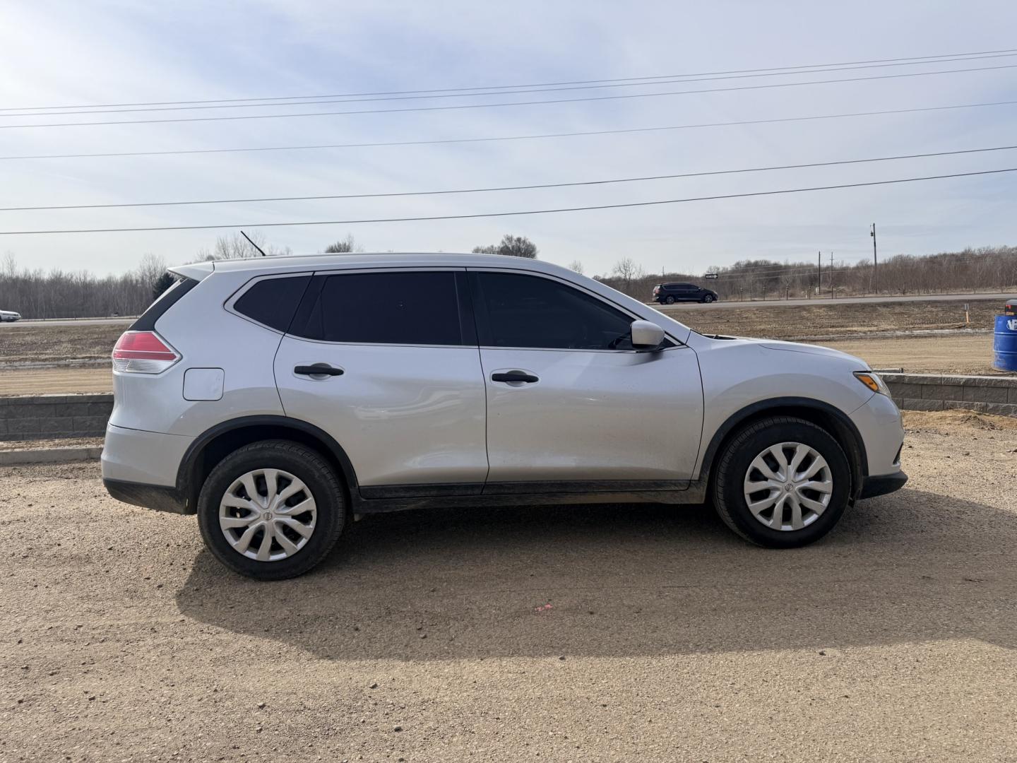 2016 Nissan Rogue S 2WD (KNMAT2MTXGP) with an 2.5L L4 DOHC 16V engine, CVT transmission, located at 17255 hwy 65 NE, Ham Lake, MN, 55304, 0.000000, 0.000000 - Photo#5