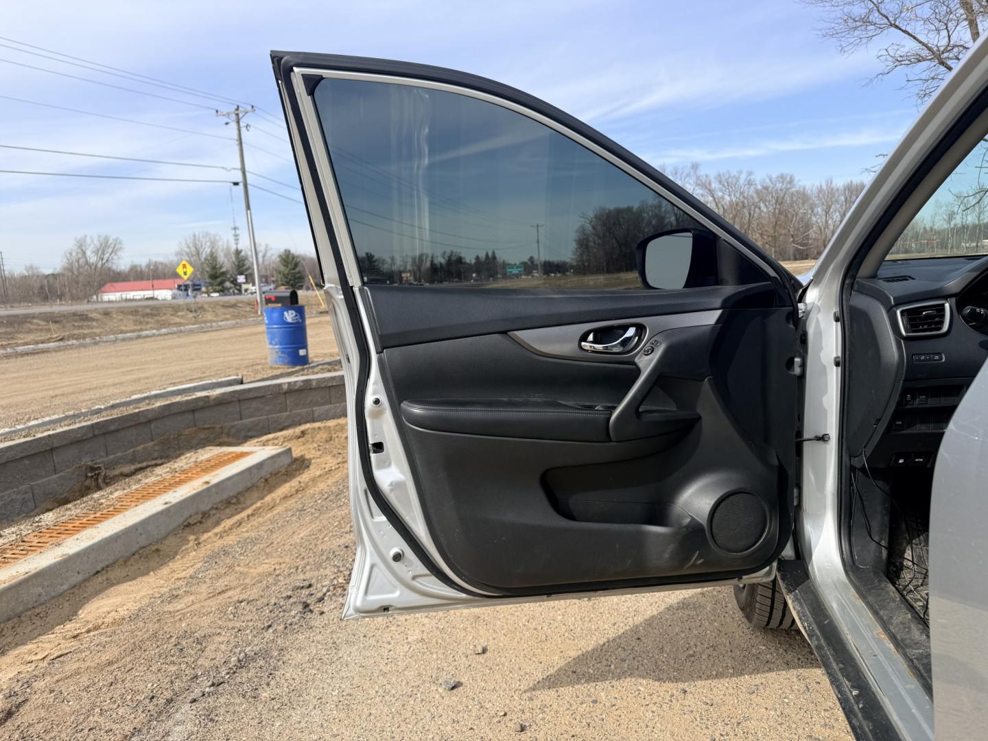 2016 Nissan Rogue S 2WD (KNMAT2MTXGP) with an 2.5L L4 DOHC 16V engine, CVT transmission, located at 17255 hwy 65 NE, Ham Lake, MN, 55304, 0.000000, 0.000000 - Photo#8