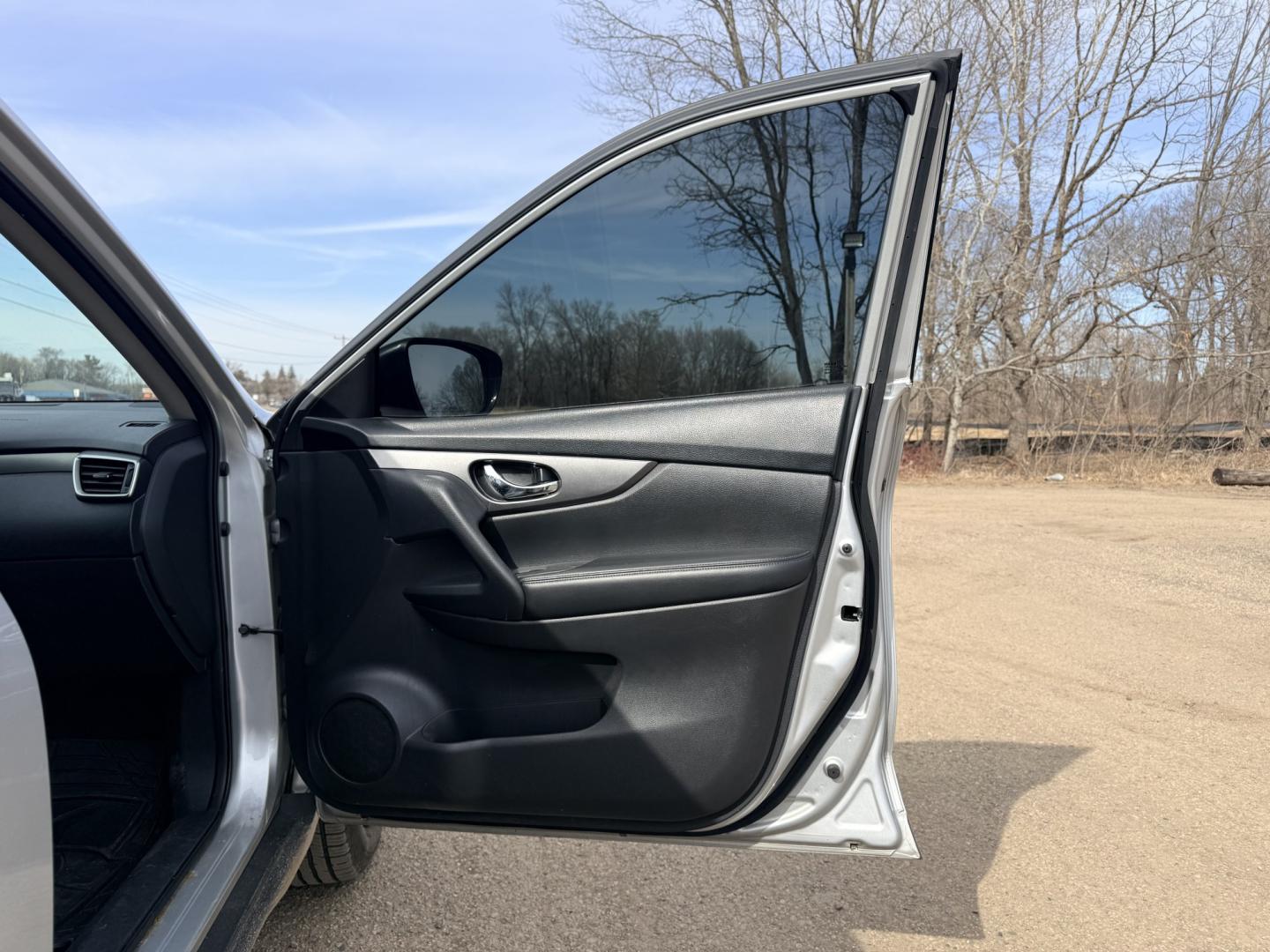 2016 Nissan Rogue S 2WD (KNMAT2MTXGP) with an 2.5L L4 DOHC 16V engine, CVT transmission, located at 17255 hwy 65 NE, Ham Lake, MN, 55304, 0.000000, 0.000000 - Photo#14