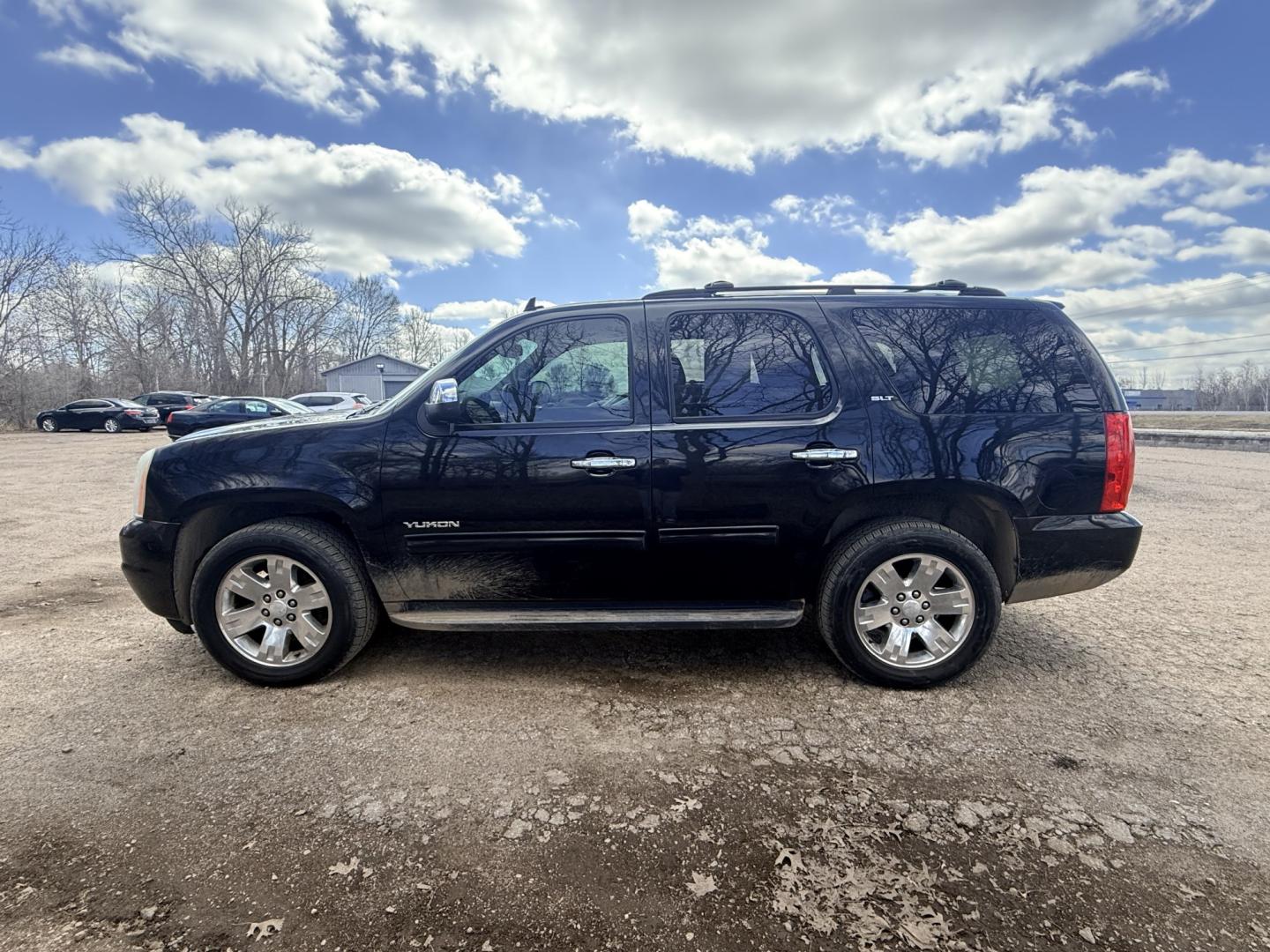 2010 GMC Yukon SLT1 4WD (1GKUKCE08AR) with an 5.3L V8 OHV 16V FFV engine, 4-Speed Automatic transmission, located at 17255 hwy 65 NE, Ham Lake, MN, 55304, 0.000000, 0.000000 - Photo#1