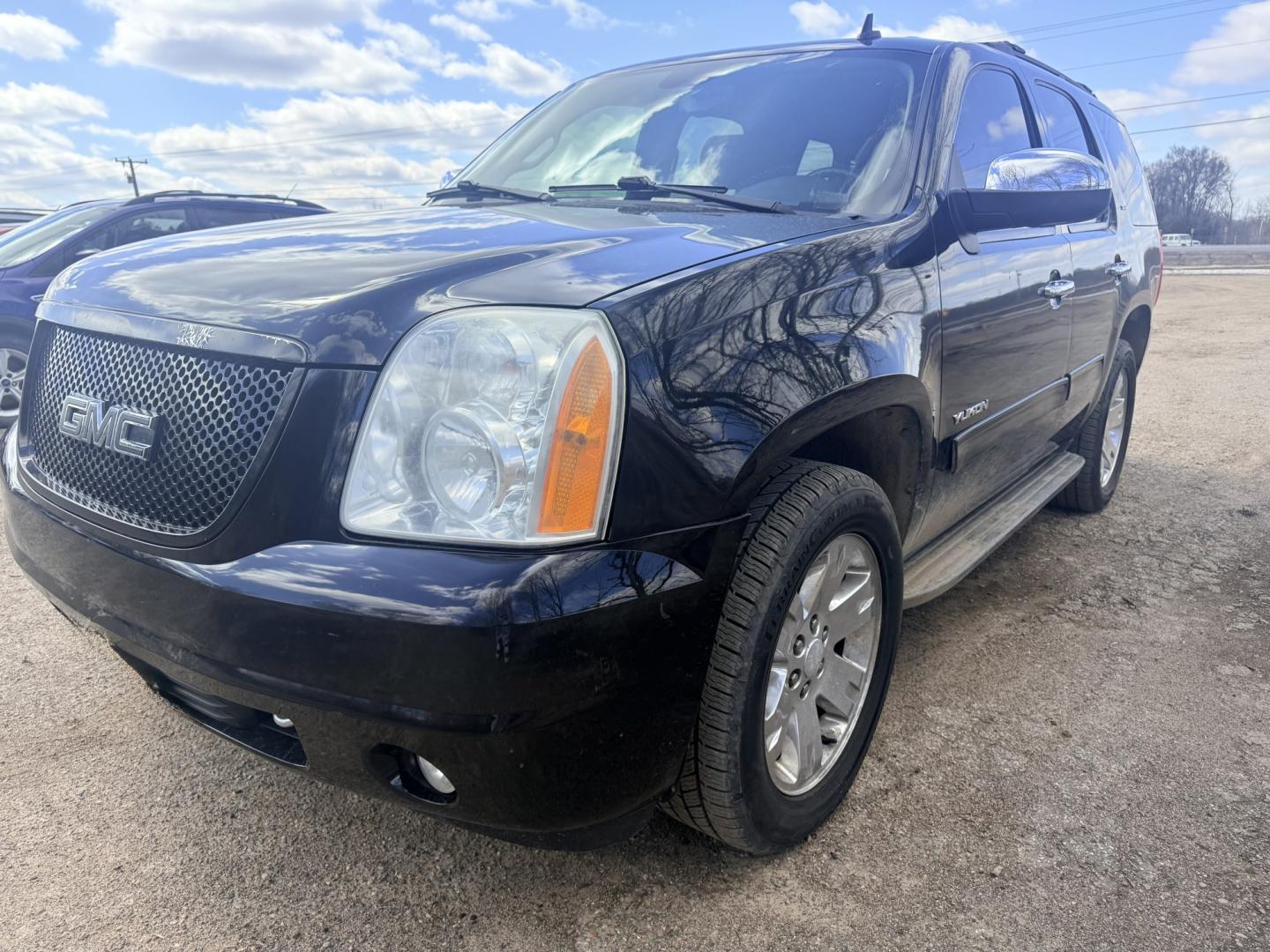 2010 GMC Yukon SLT1 4WD (1GKUKCE08AR) with an 5.3L V8 OHV 16V FFV engine, 4-Speed Automatic transmission, located at 17255 hwy 65 NE, Ham Lake, MN, 55304, 0.000000, 0.000000 - Photo#0