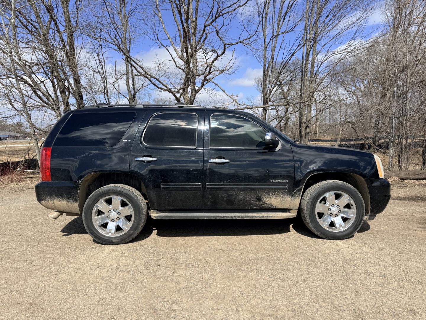 2010 GMC Yukon SLT1 4WD (1GKUKCE08AR) with an 5.3L V8 OHV 16V FFV engine, 4-Speed Automatic transmission, located at 17255 hwy 65 NE, Ham Lake, MN, 55304, 0.000000, 0.000000 - Photo#5