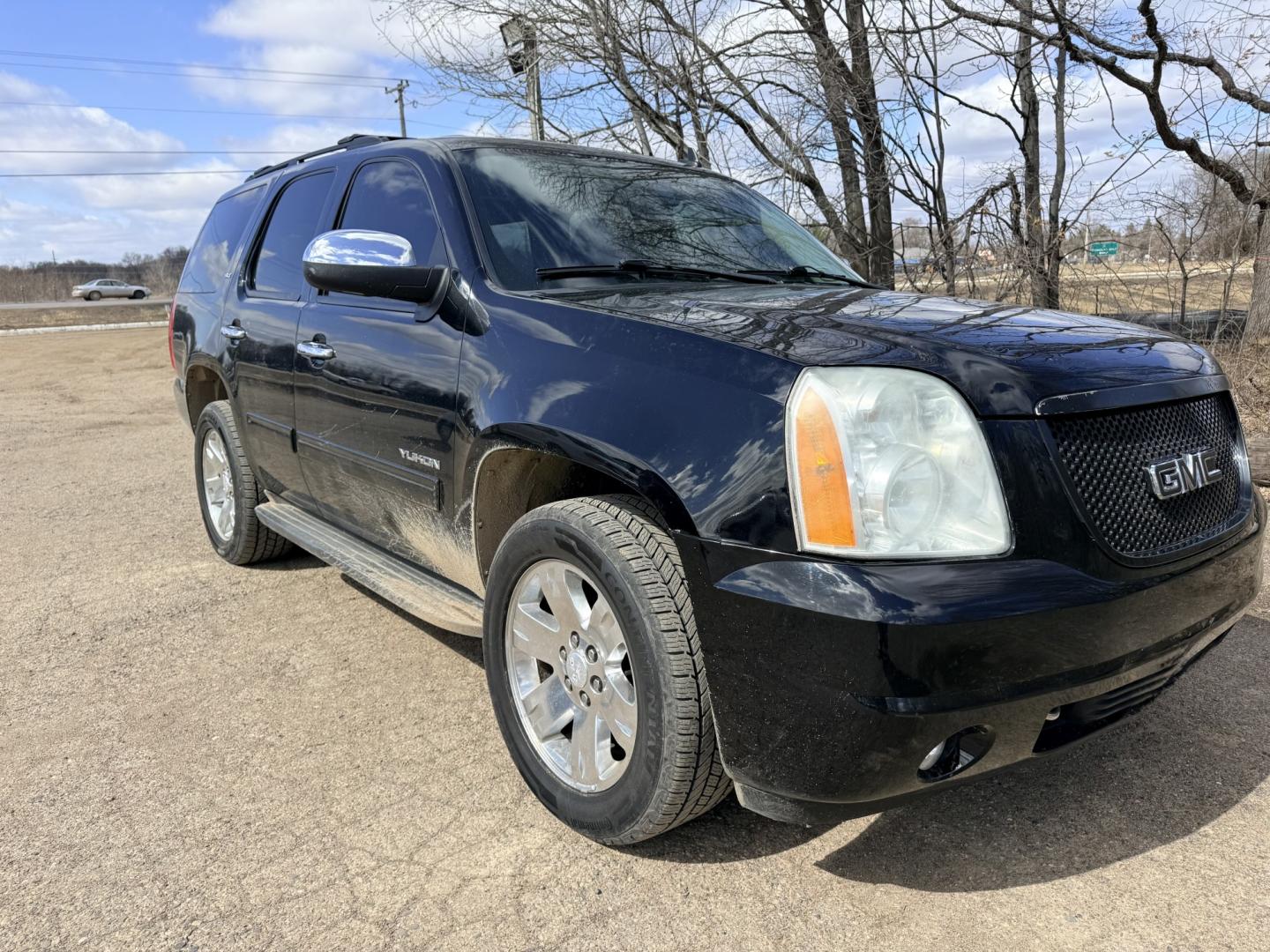 2010 GMC Yukon SLT1 4WD (1GKUKCE08AR) with an 5.3L V8 OHV 16V FFV engine, 4-Speed Automatic transmission, located at 17255 hwy 65 NE, Ham Lake, MN, 55304, 0.000000, 0.000000 - Photo#6