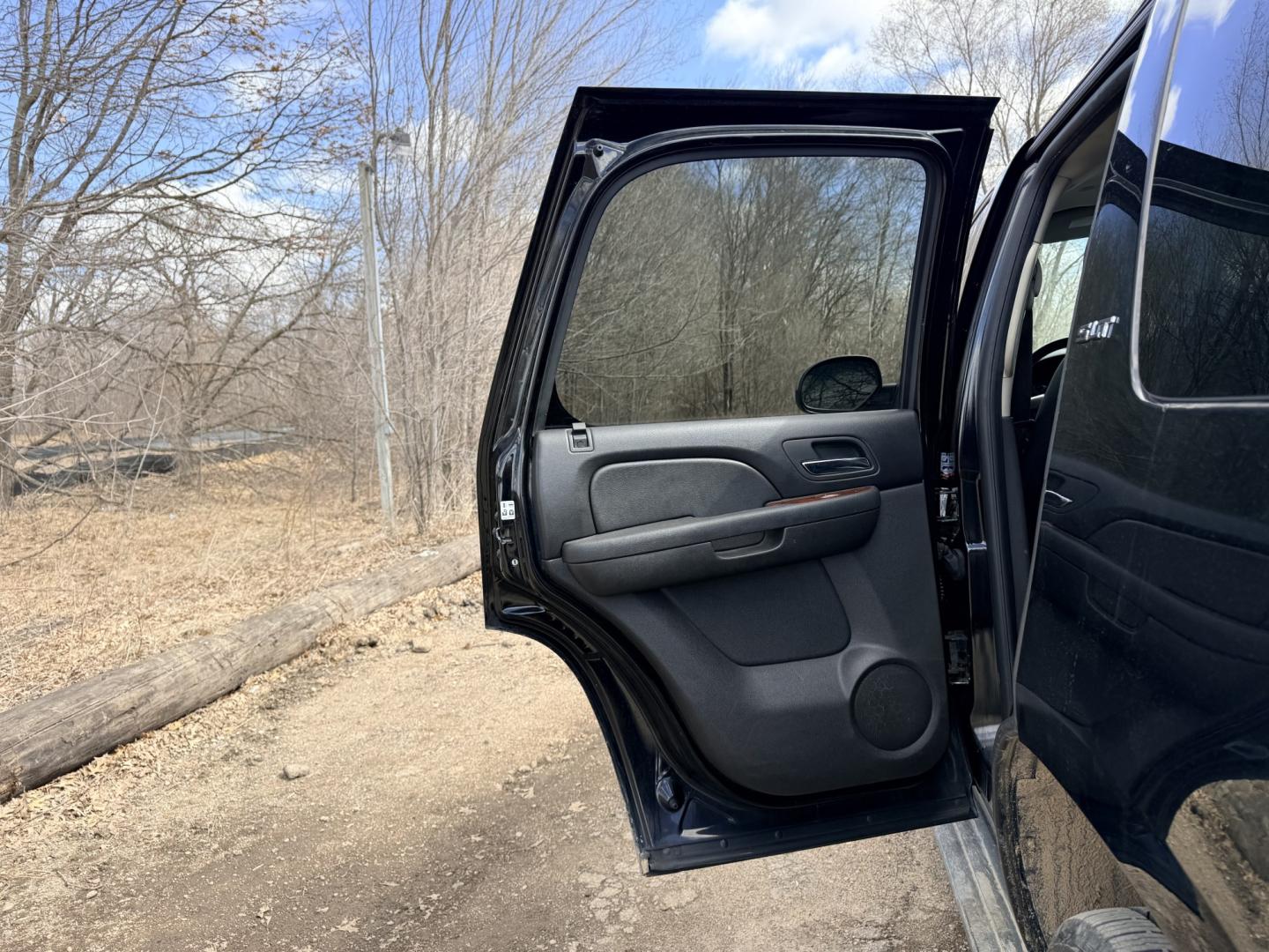 2010 GMC Yukon SLT1 4WD (1GKUKCE08AR) with an 5.3L V8 OHV 16V FFV engine, 4-Speed Automatic transmission, located at 17255 hwy 65 NE, Ham Lake, MN, 55304, 0.000000, 0.000000 - Photo#10