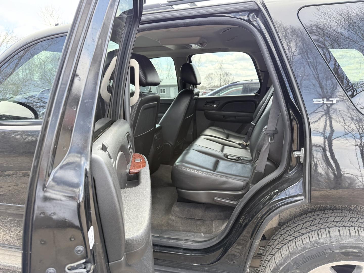 2010 GMC Yukon SLT1 4WD (1GKUKCE08AR) with an 5.3L V8 OHV 16V FFV engine, 4-Speed Automatic transmission, located at 17255 hwy 65 NE, Ham Lake, MN, 55304, 0.000000, 0.000000 - Photo#11