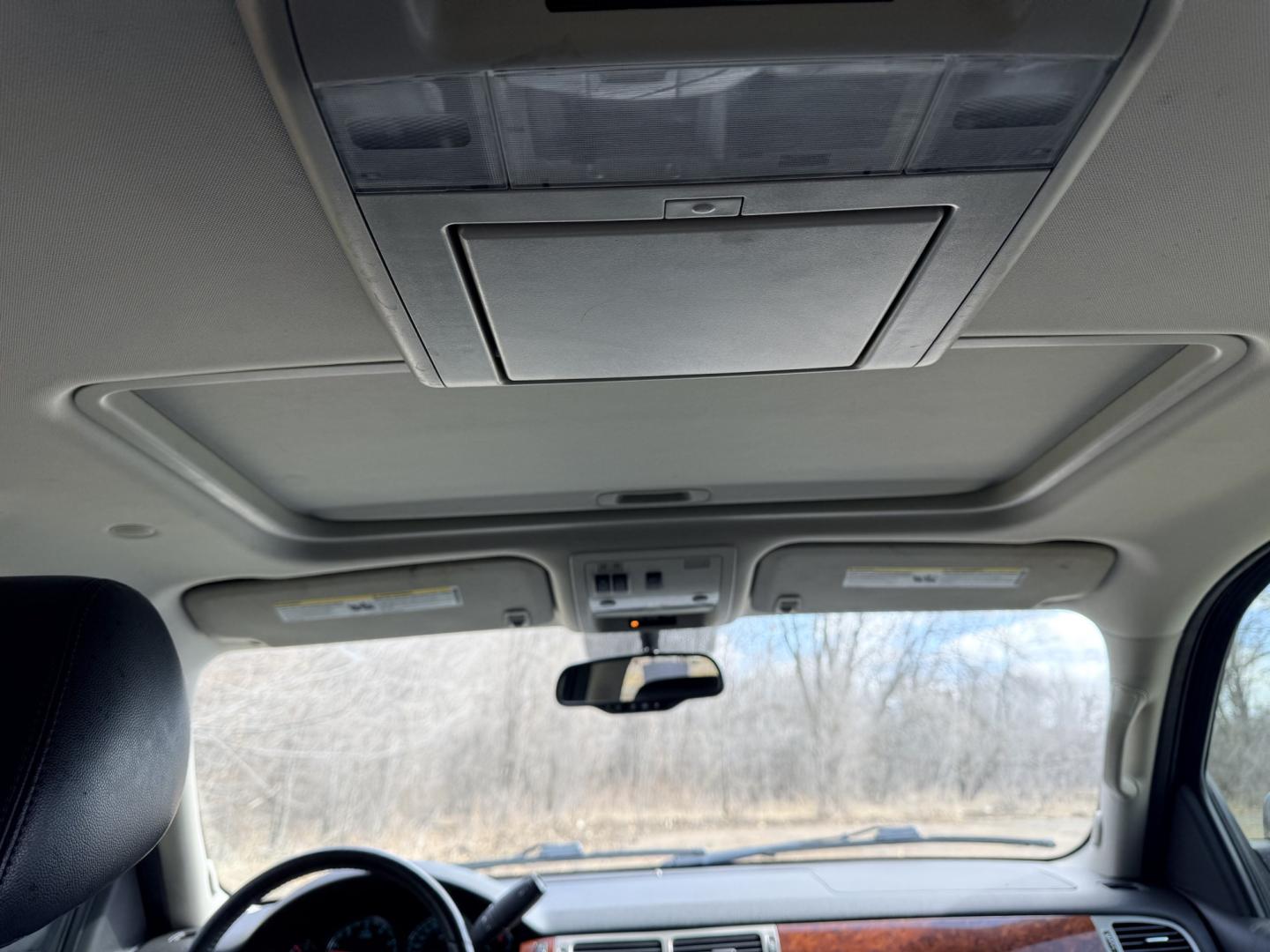 2010 GMC Yukon SLT1 4WD (1GKUKCE08AR) with an 5.3L V8 OHV 16V FFV engine, 4-Speed Automatic transmission, located at 17255 hwy 65 NE, Ham Lake, MN, 55304, 0.000000, 0.000000 - Photo#17