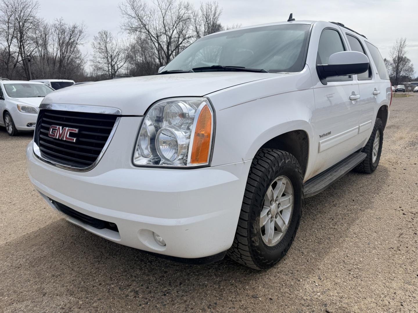 2012 GMC Yukon SLT1 4WD (1GKS2CE02CR) with an 5.3L V8 OHV 16V FFV engine, 6-Speed Automatic transmission, located at 17255 hwy 65 NE, Ham Lake, MN, 55304, 0.000000, 0.000000 - Photo#0