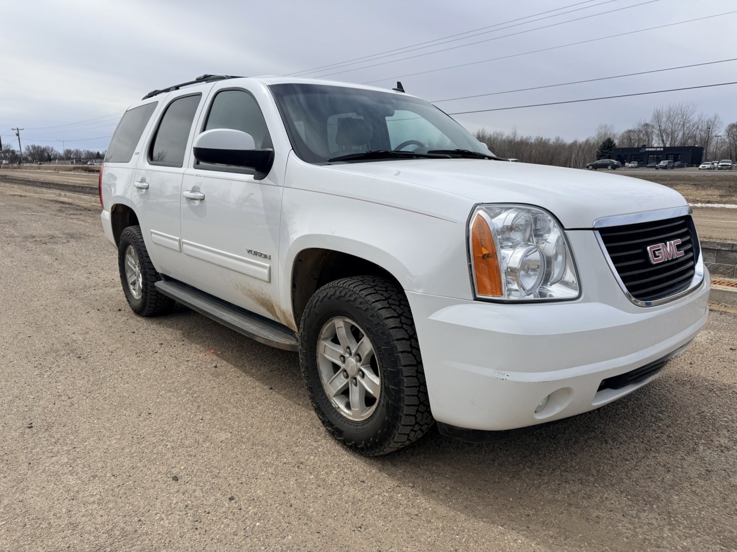2012 GMC Yukon SLT1 4WD (1GKS2CE02CR) with an 5.3L V8 OHV 16V FFV engine, 6-Speed Automatic transmission, located at 17255 hwy 65 NE, Ham Lake, MN, 55304, 0.000000, 0.000000 - Photo#6