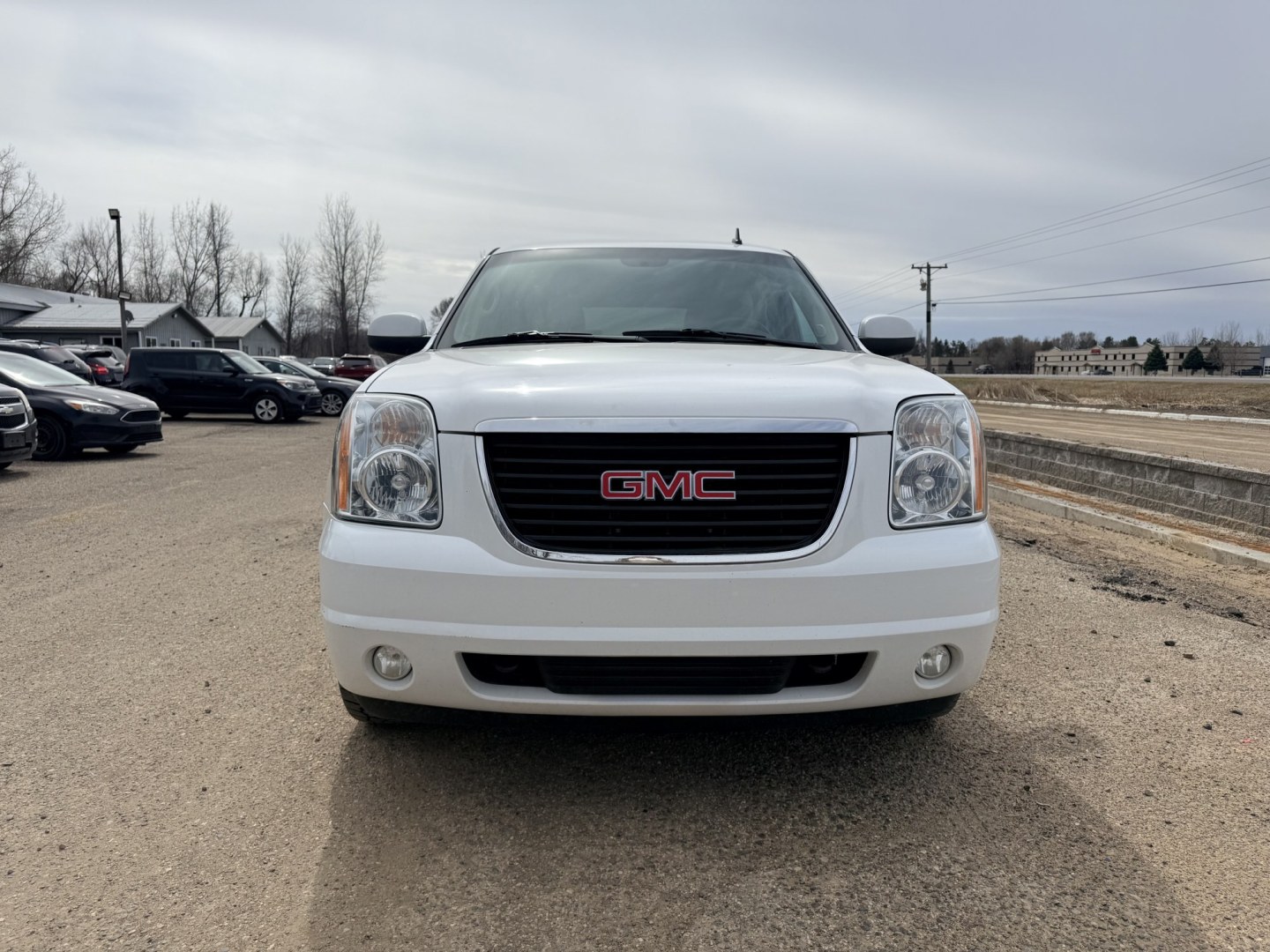 2012 GMC Yukon SLT1 4WD (1GKS2CE02CR) with an 5.3L V8 OHV 16V FFV engine, 6-Speed Automatic transmission, located at 17255 hwy 65 NE, Ham Lake, MN, 55304, 0.000000, 0.000000 - Photo#7