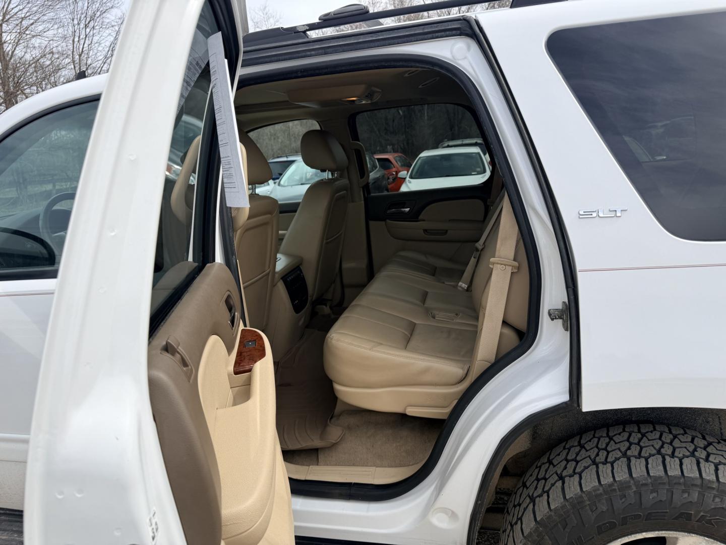 2012 GMC Yukon SLT1 4WD (1GKS2CE02CR) with an 5.3L V8 OHV 16V FFV engine, 6-Speed Automatic transmission, located at 17255 hwy 65 NE, Ham Lake, MN, 55304, 0.000000, 0.000000 - Photo#11