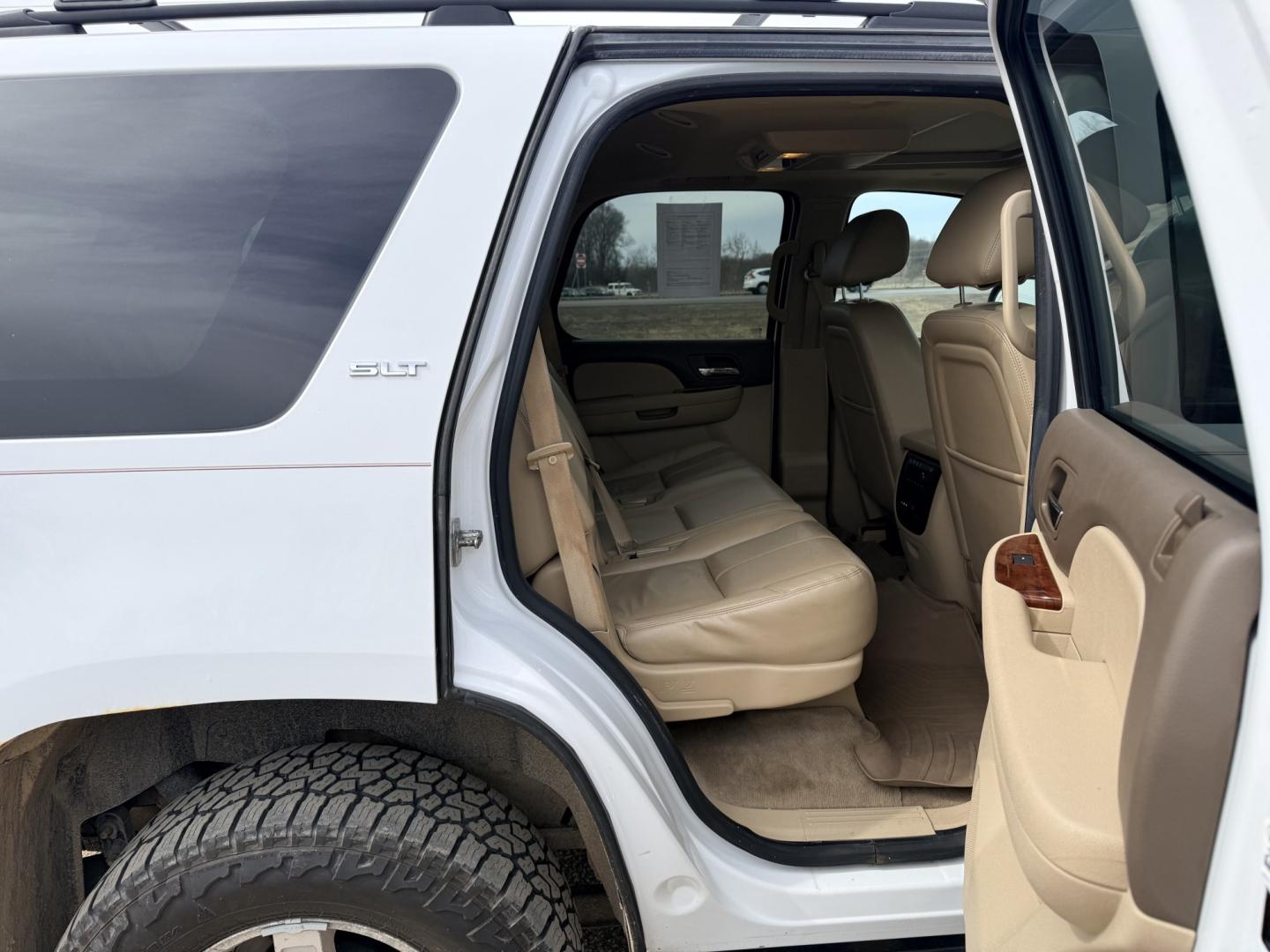 2012 GMC Yukon SLT1 4WD (1GKS2CE02CR) with an 5.3L V8 OHV 16V FFV engine, 6-Speed Automatic transmission, located at 17255 hwy 65 NE, Ham Lake, MN, 55304, 0.000000, 0.000000 - Photo#13