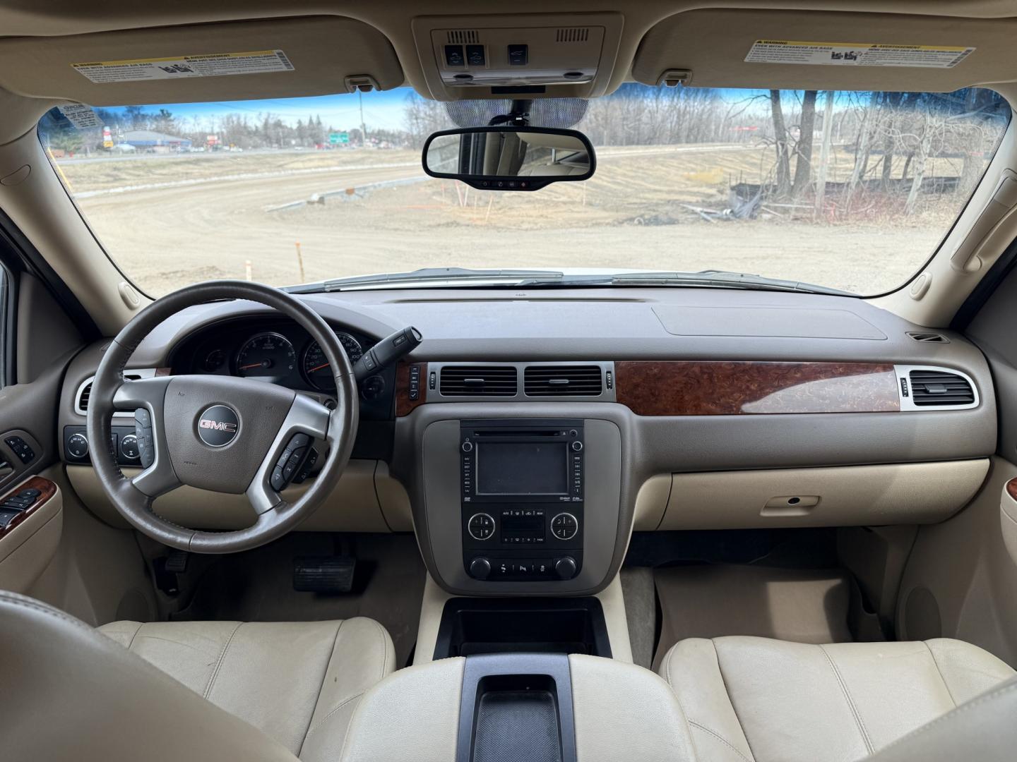 2012 GMC Yukon SLT1 4WD (1GKS2CE02CR) with an 5.3L V8 OHV 16V FFV engine, 6-Speed Automatic transmission, located at 17255 hwy 65 NE, Ham Lake, MN, 55304, 0.000000, 0.000000 - Photo#16