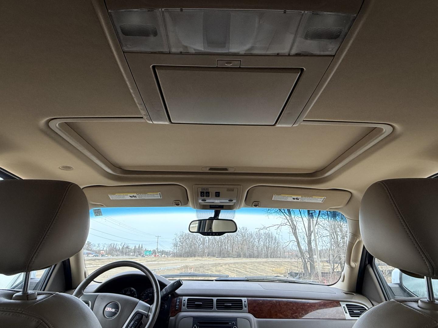 2012 GMC Yukon SLT1 4WD (1GKS2CE02CR) with an 5.3L V8 OHV 16V FFV engine, 6-Speed Automatic transmission, located at 17255 hwy 65 NE, Ham Lake, MN, 55304, 0.000000, 0.000000 - Photo#17