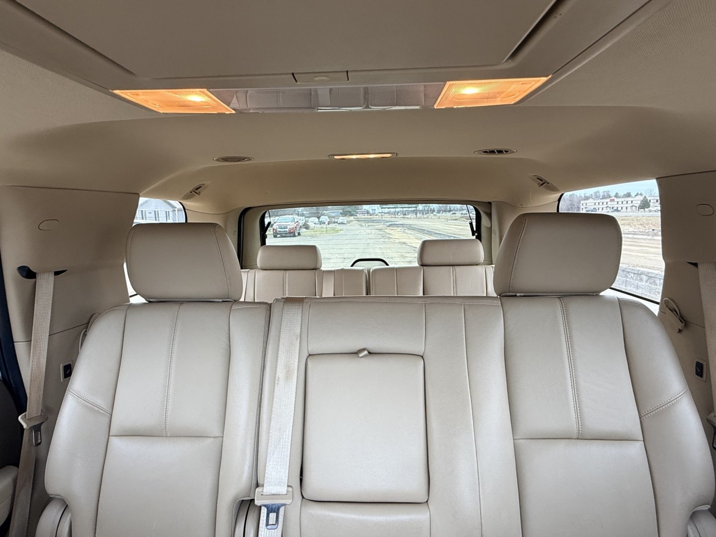 2012 GMC Yukon SLT1 4WD (1GKS2CE02CR) with an 5.3L V8 OHV 16V FFV engine, 6-Speed Automatic transmission, located at 17255 hwy 65 NE, Ham Lake, MN, 55304, 0.000000, 0.000000 - Photo#18