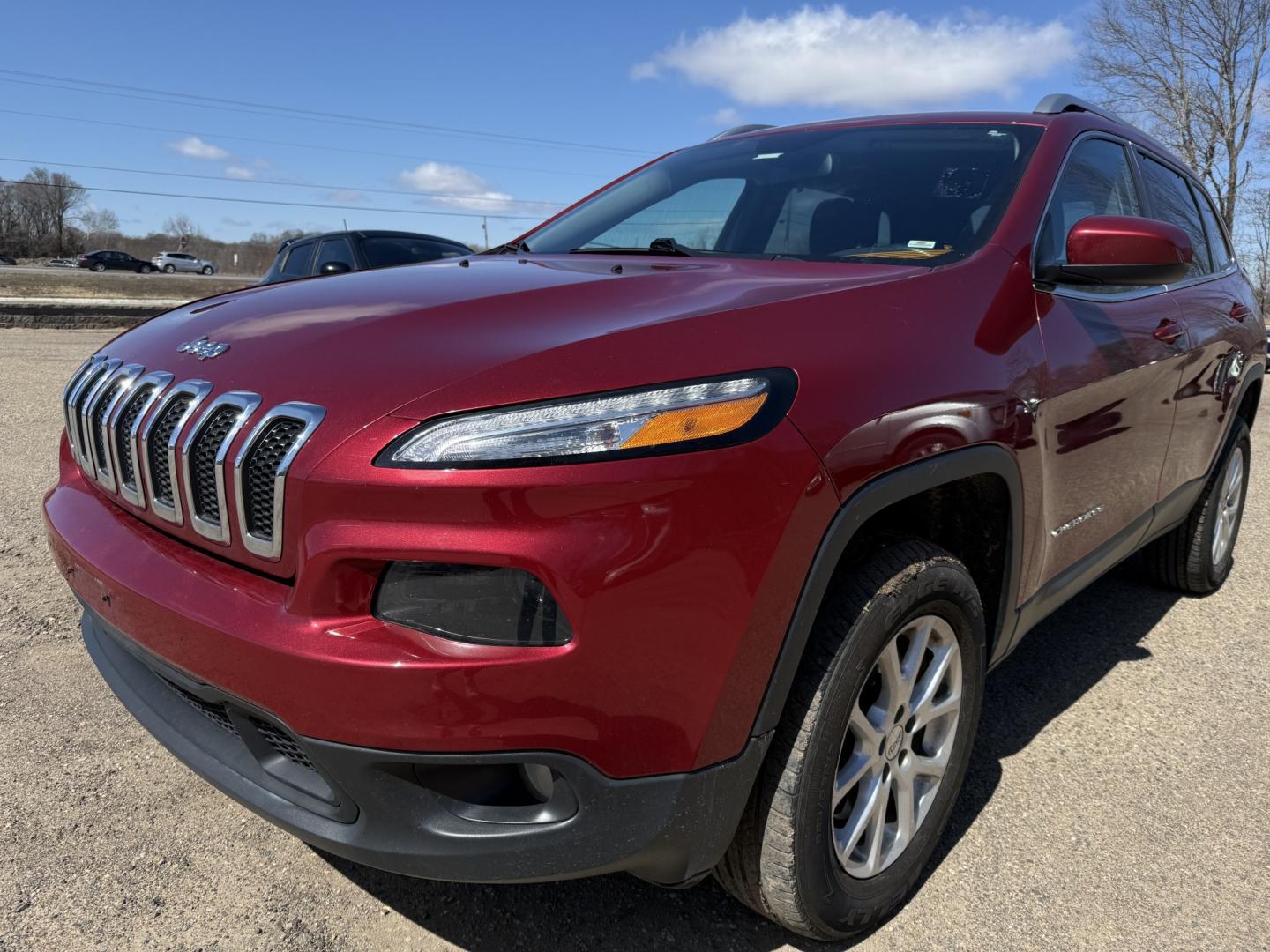 2014 Jeep Cherokee Latitude 4WD (1C4PJMCS9EW) with an 3.2L V6 DOHC 24V engine, 9-Speed Automatic transmission, located at 17255 hwy 65 NE, Ham Lake, MN, 55304, 0.000000, 0.000000 - Photo#0