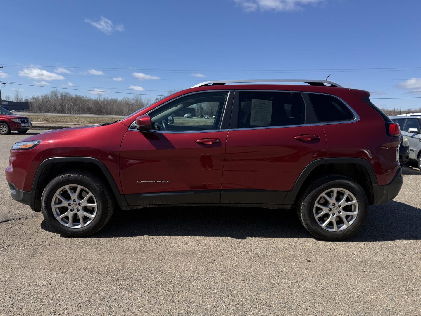 2014 Jeep Cherokee Latitude 4WD (1C4PJMCS9EW) with an 3.2L V6 DOHC 24V engine, 9-Speed Automatic transmission, located at 17255 hwy 65 NE, Ham Lake, MN, 55304, 0.000000, 0.000000 - Photo#1