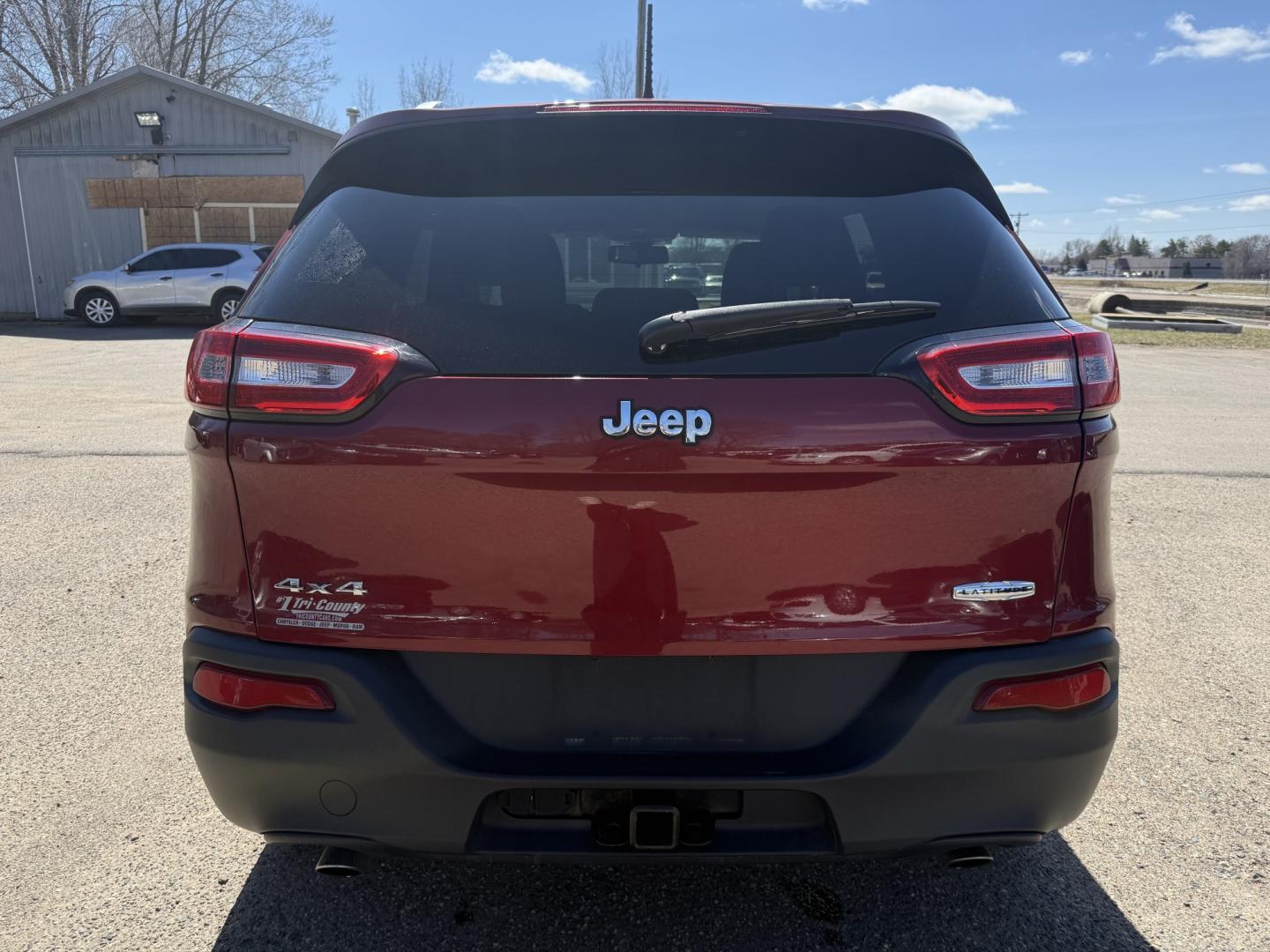 2014 Jeep Cherokee Latitude 4WD (1C4PJMCS9EW) with an 3.2L V6 DOHC 24V engine, 9-Speed Automatic transmission, located at 17255 hwy 65 NE, Ham Lake, MN, 55304, 0.000000, 0.000000 - Photo#3