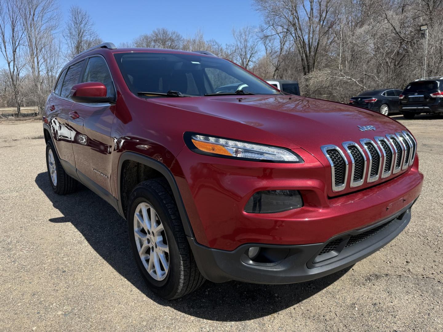 2014 Jeep Cherokee Latitude 4WD (1C4PJMCS9EW) with an 3.2L V6 DOHC 24V engine, 9-Speed Automatic transmission, located at 17255 hwy 65 NE, Ham Lake, MN, 55304, 0.000000, 0.000000 - Photo#6