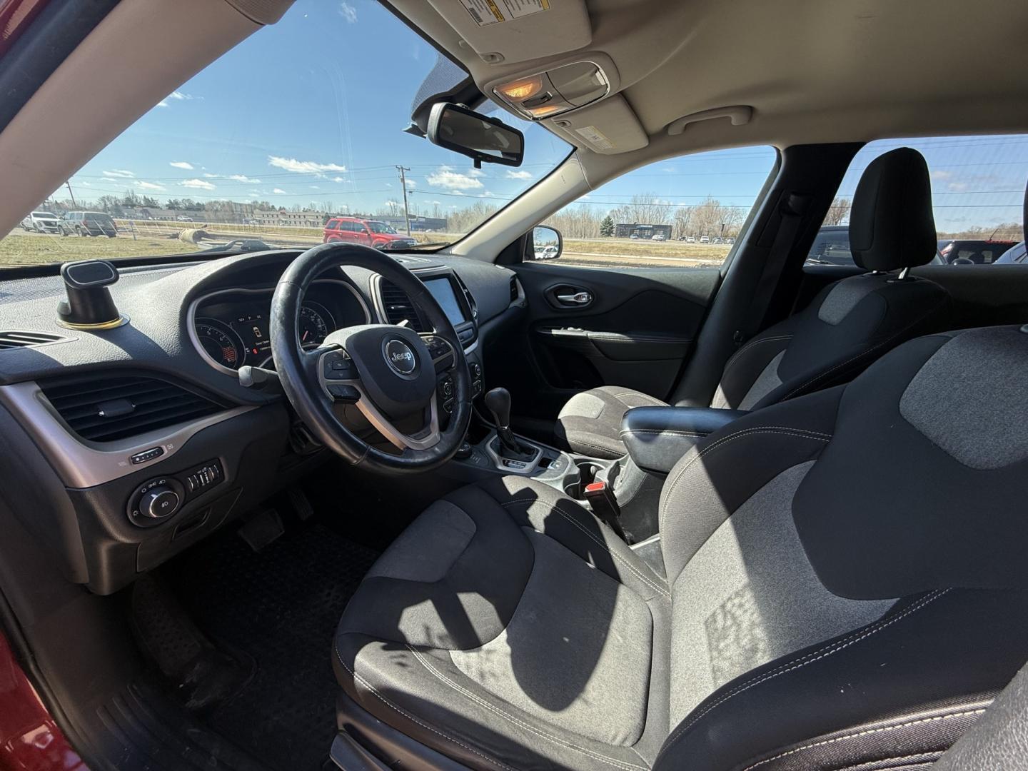 2014 Jeep Cherokee Latitude 4WD (1C4PJMCS9EW) with an 3.2L V6 DOHC 24V engine, 9-Speed Automatic transmission, located at 17255 hwy 65 NE, Ham Lake, MN, 55304, 0.000000, 0.000000 - Photo#9