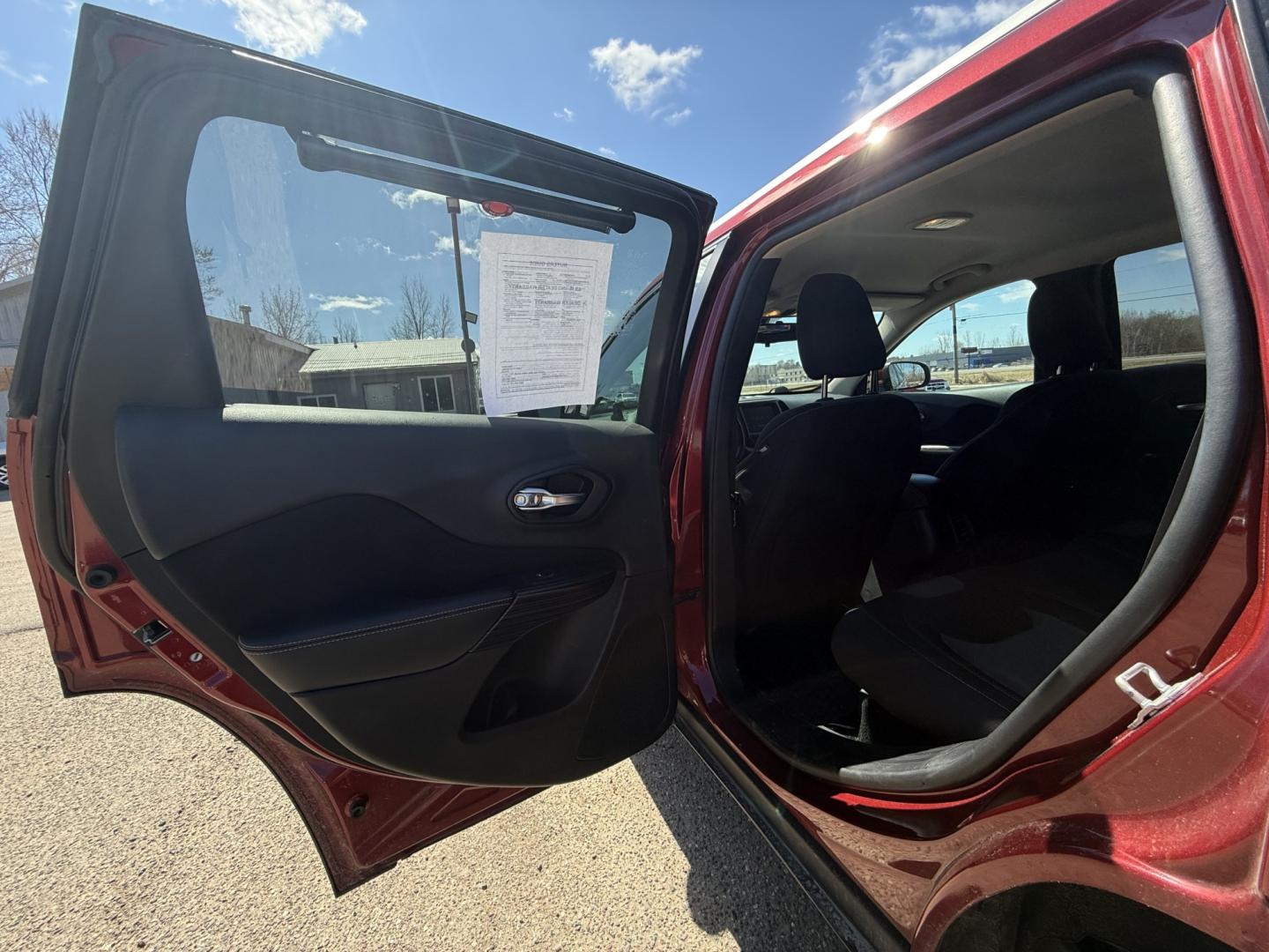 2014 Jeep Cherokee Latitude 4WD (1C4PJMCS9EW) with an 3.2L V6 DOHC 24V engine, 9-Speed Automatic transmission, located at 17255 hwy 65 NE, Ham Lake, MN, 55304, 0.000000, 0.000000 - Photo#10