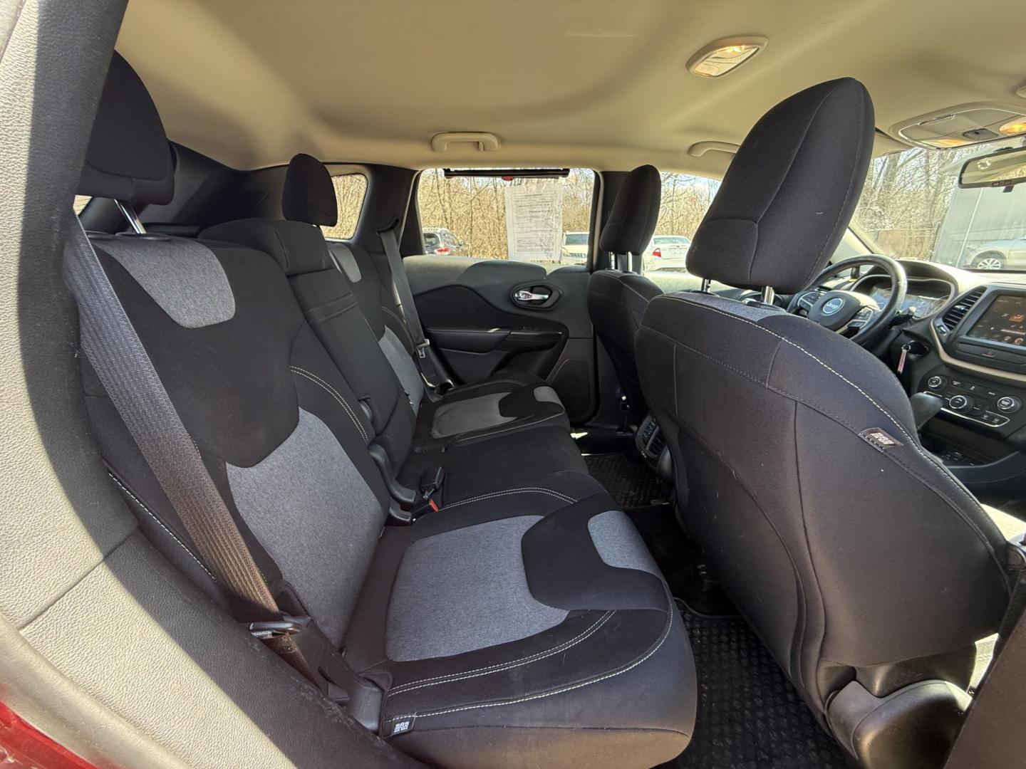 2014 Jeep Cherokee Latitude 4WD (1C4PJMCS9EW) with an 3.2L V6 DOHC 24V engine, 9-Speed Automatic transmission, located at 17255 hwy 65 NE, Ham Lake, MN, 55304, 0.000000, 0.000000 - Photo#13