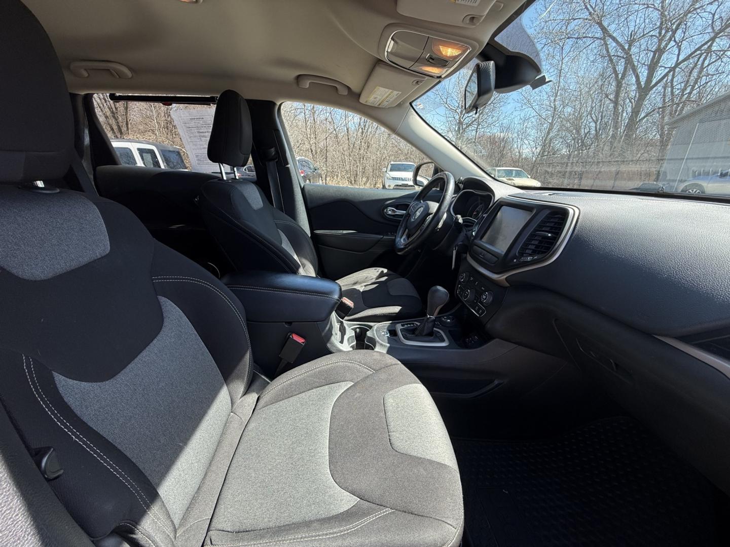 2014 Jeep Cherokee Latitude 4WD (1C4PJMCS9EW) with an 3.2L V6 DOHC 24V engine, 9-Speed Automatic transmission, located at 17255 hwy 65 NE, Ham Lake, MN, 55304, 0.000000, 0.000000 - Photo#15