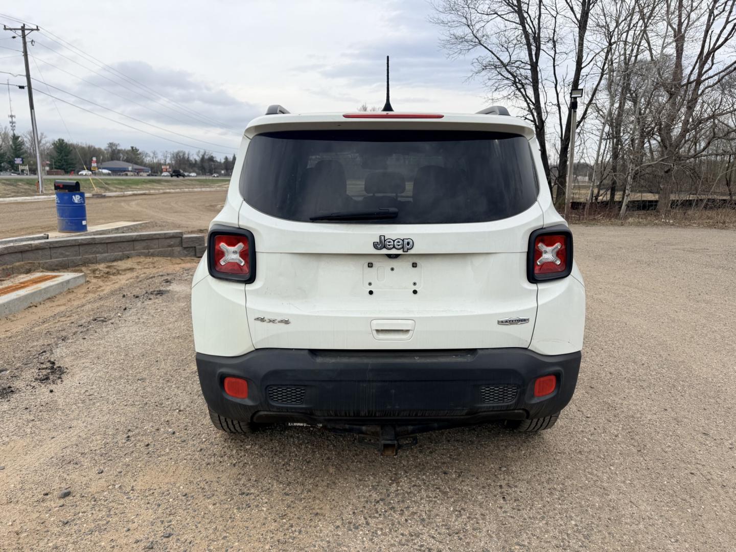 2018 Jeep Renegade Latitude 4WD (ZACCJBBB6JP) with an 2.4L L4 DOHC 16V engine, 6M transmission, located at 17255 hwy 65 NE, Ham Lake, MN, 55304, 0.000000, 0.000000 - Photo#3