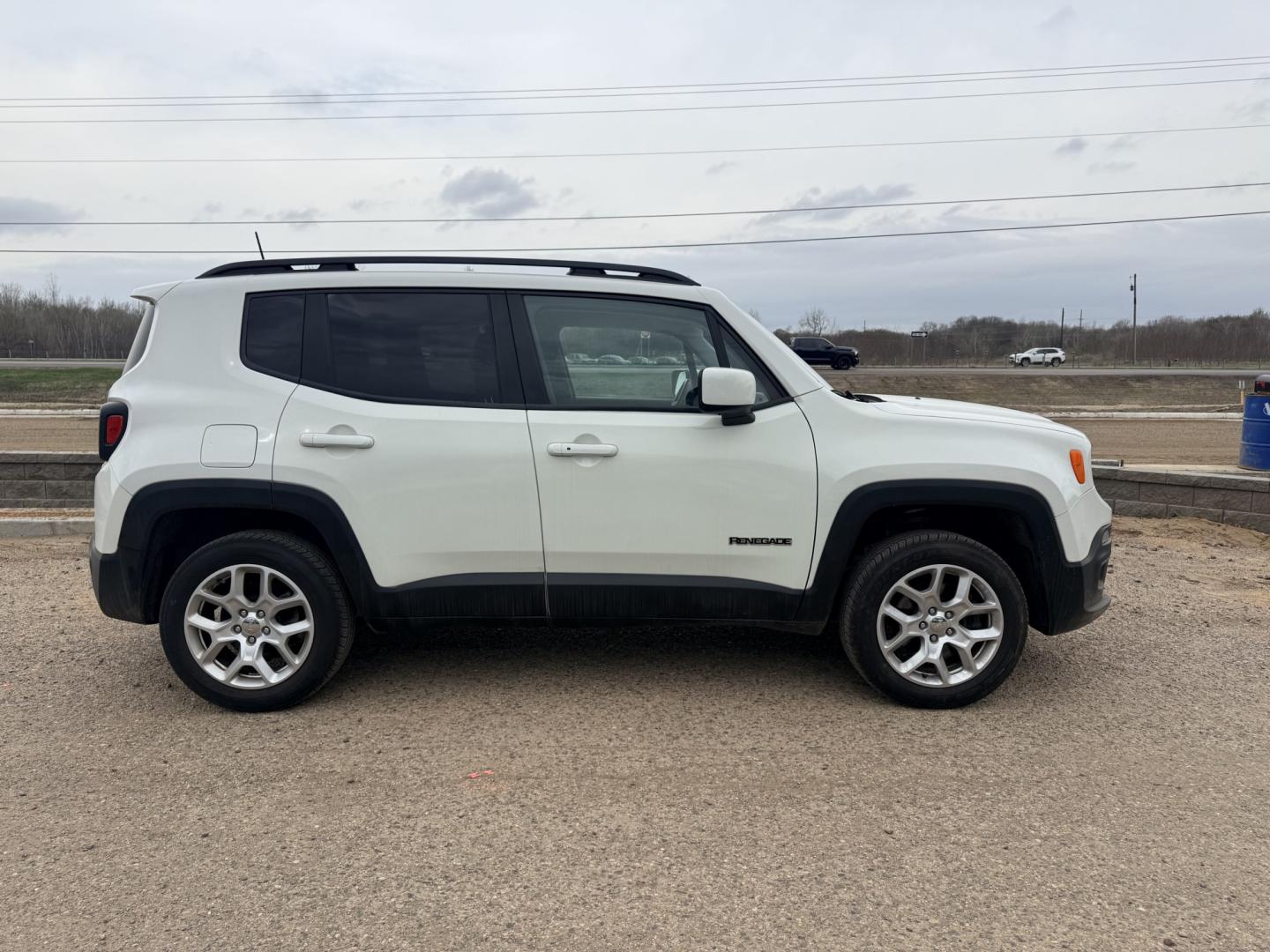2018 Jeep Renegade Latitude 4WD (ZACCJBBB6JP) with an 2.4L L4 DOHC 16V engine, 6M transmission, located at 17255 hwy 65 NE, Ham Lake, MN, 55304, 0.000000, 0.000000 - Photo#5