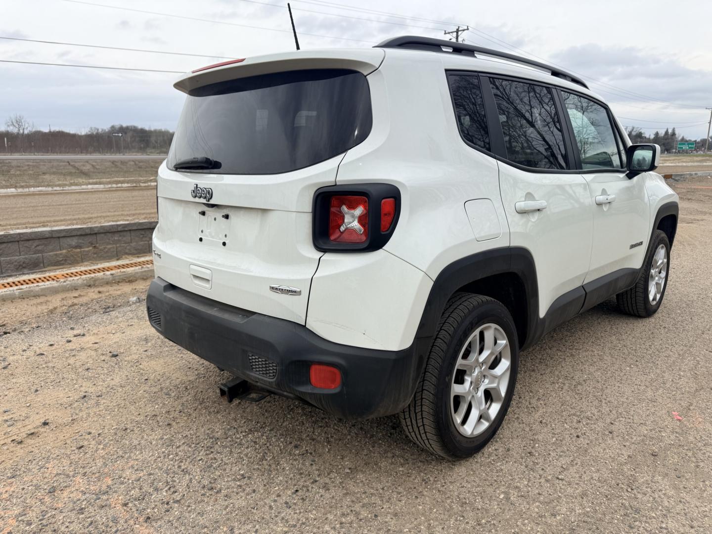 2018 Jeep Renegade Latitude 4WD (ZACCJBBB6JP) with an 2.4L L4 DOHC 16V engine, 6M transmission, located at 17255 hwy 65 NE, Ham Lake, MN, 55304, 0.000000, 0.000000 - Photo#4
