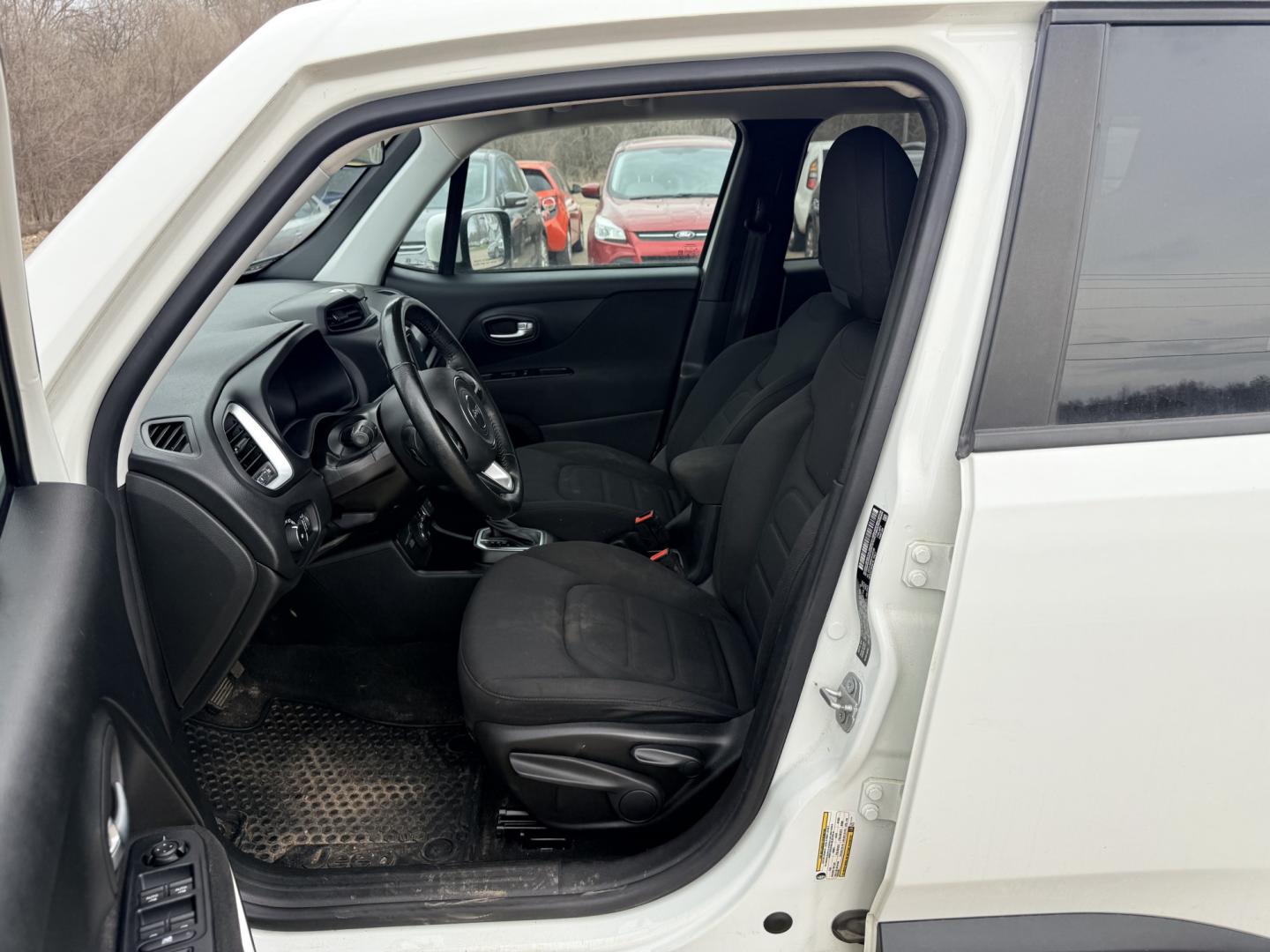 2018 Jeep Renegade Latitude 4WD (ZACCJBBB6JP) with an 2.4L L4 DOHC 16V engine, 6M transmission, located at 17255 hwy 65 NE, Ham Lake, MN, 55304, 0.000000, 0.000000 - Photo#9