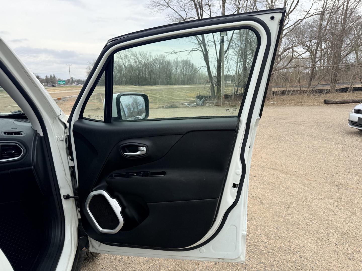 2018 Jeep Renegade Latitude 4WD (ZACCJBBB6JP) with an 2.4L L4 DOHC 16V engine, 6M transmission, located at 17255 hwy 65 NE, Ham Lake, MN, 55304, 0.000000, 0.000000 - Photo#14