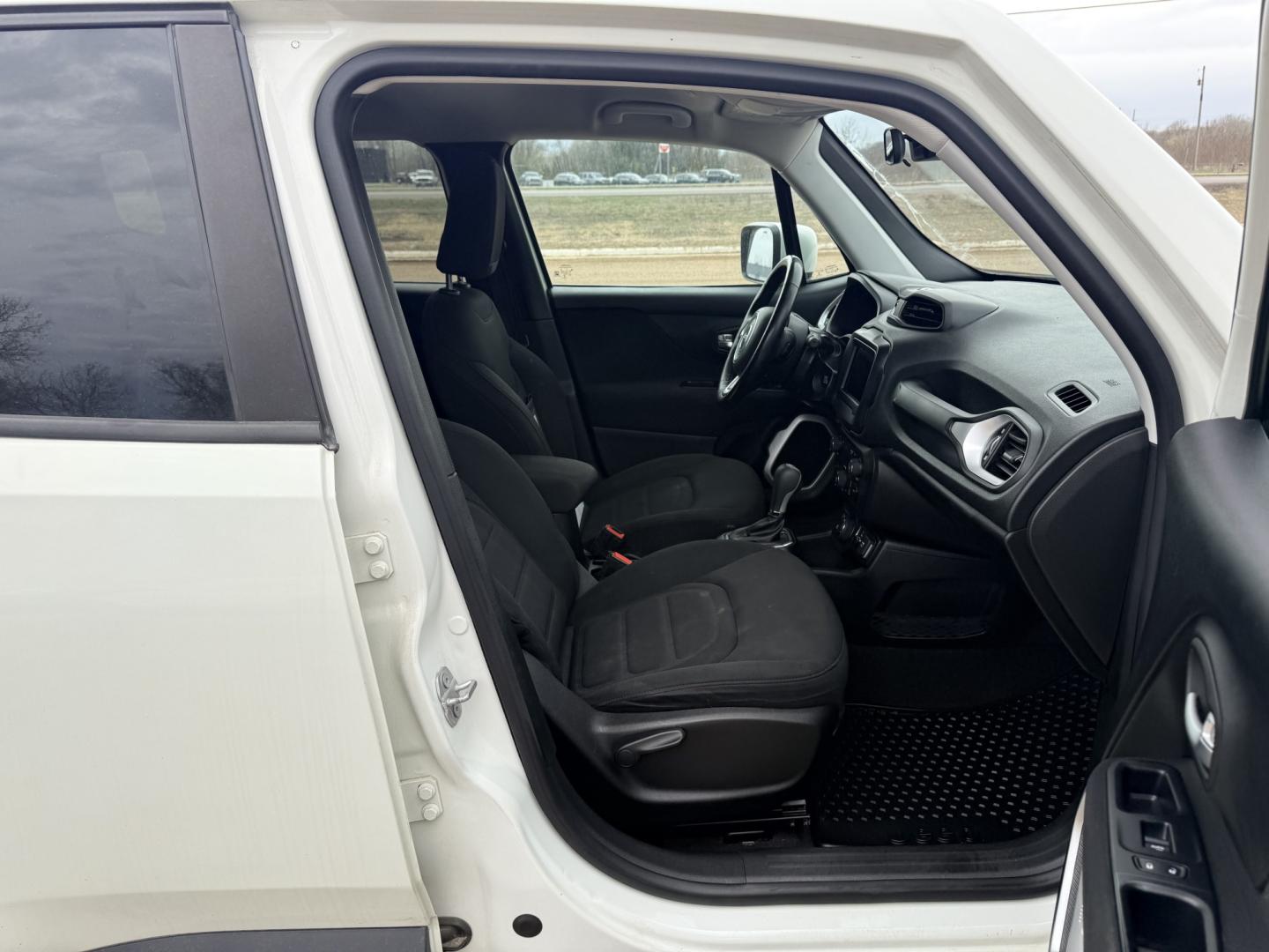 2018 Jeep Renegade Latitude 4WD (ZACCJBBB6JP) with an 2.4L L4 DOHC 16V engine, 6M transmission, located at 17255 hwy 65 NE, Ham Lake, MN, 55304, 0.000000, 0.000000 - Photo#15