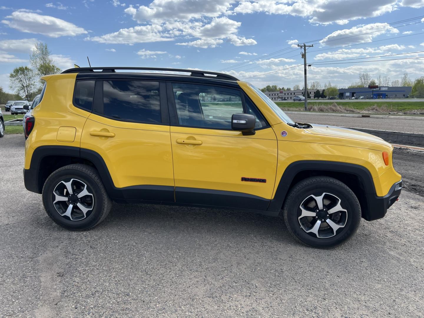 2019 Jeep Renegade Trailhawk 4WD (ZACNJBC14KP) with an 2.4L L4 DOHC 16V TURBO engine, 9A transmission, located at 17255 hwy 65 NE, Ham Lake, MN, 55304, 0.000000, 0.000000 - Photo#3