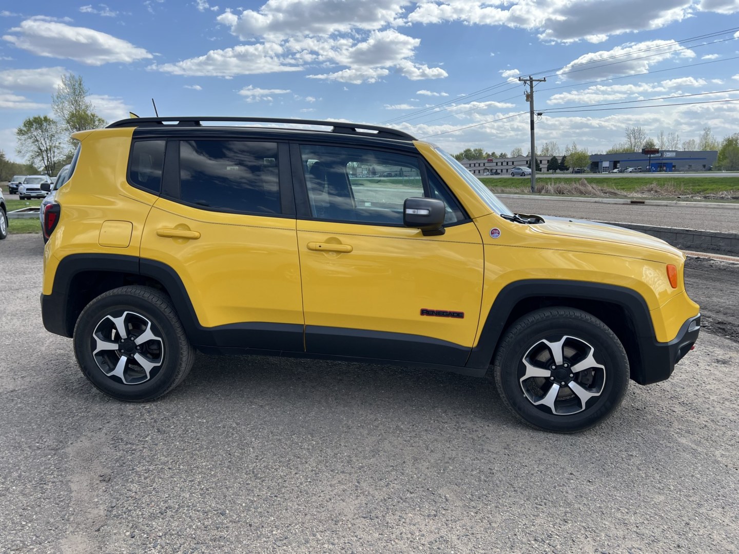 2019 Jeep Renegade Trailhawk 4WD (ZACNJBC14KP) with an 2.4L L4 DOHC 16V TURBO engine, 9A transmission, located at 17255 hwy 65 NE, Ham Lake, MN, 55304, 0.000000, 0.000000 - Photo#3