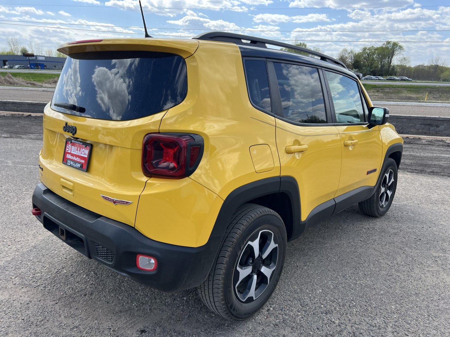 2019 Jeep Renegade Trailhawk 4WD (ZACNJBC14KP) with an 2.4L L4 DOHC 16V TURBO engine, 9A transmission, located at 17255 hwy 65 NE, Ham Lake, MN, 55304, 0.000000, 0.000000 - Photo#4