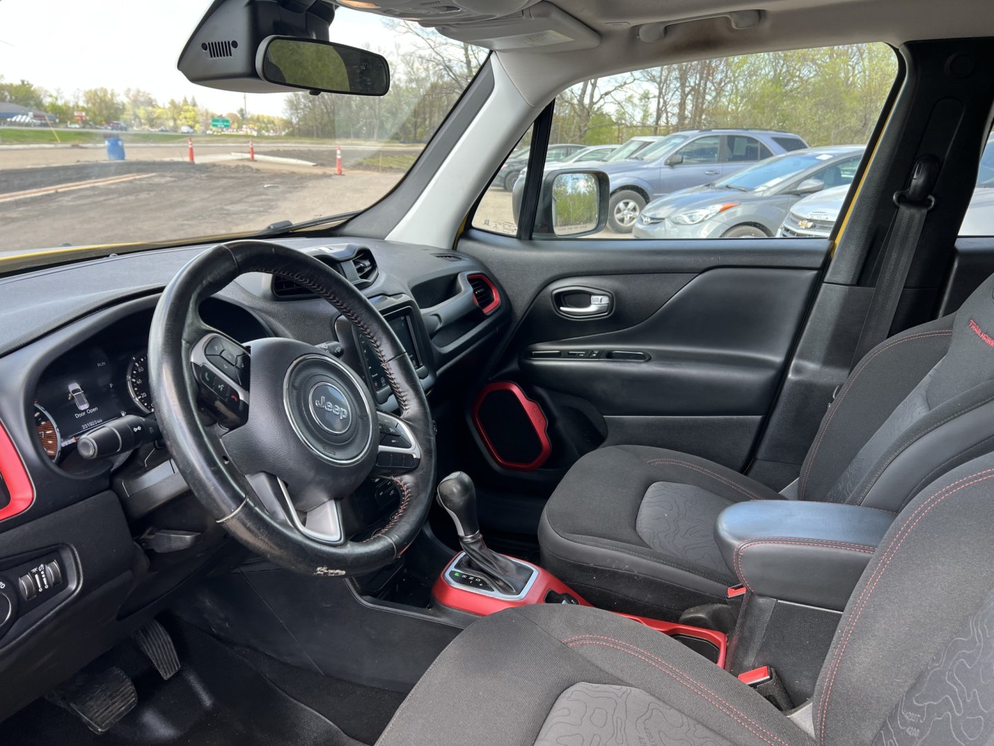 2019 Jeep Renegade Trailhawk 4WD (ZACNJBC14KP) with an 2.4L L4 DOHC 16V TURBO engine, 9A transmission, located at 17255 hwy 65 NE, Ham Lake, MN, 55304, 0.000000, 0.000000 - Photo#9