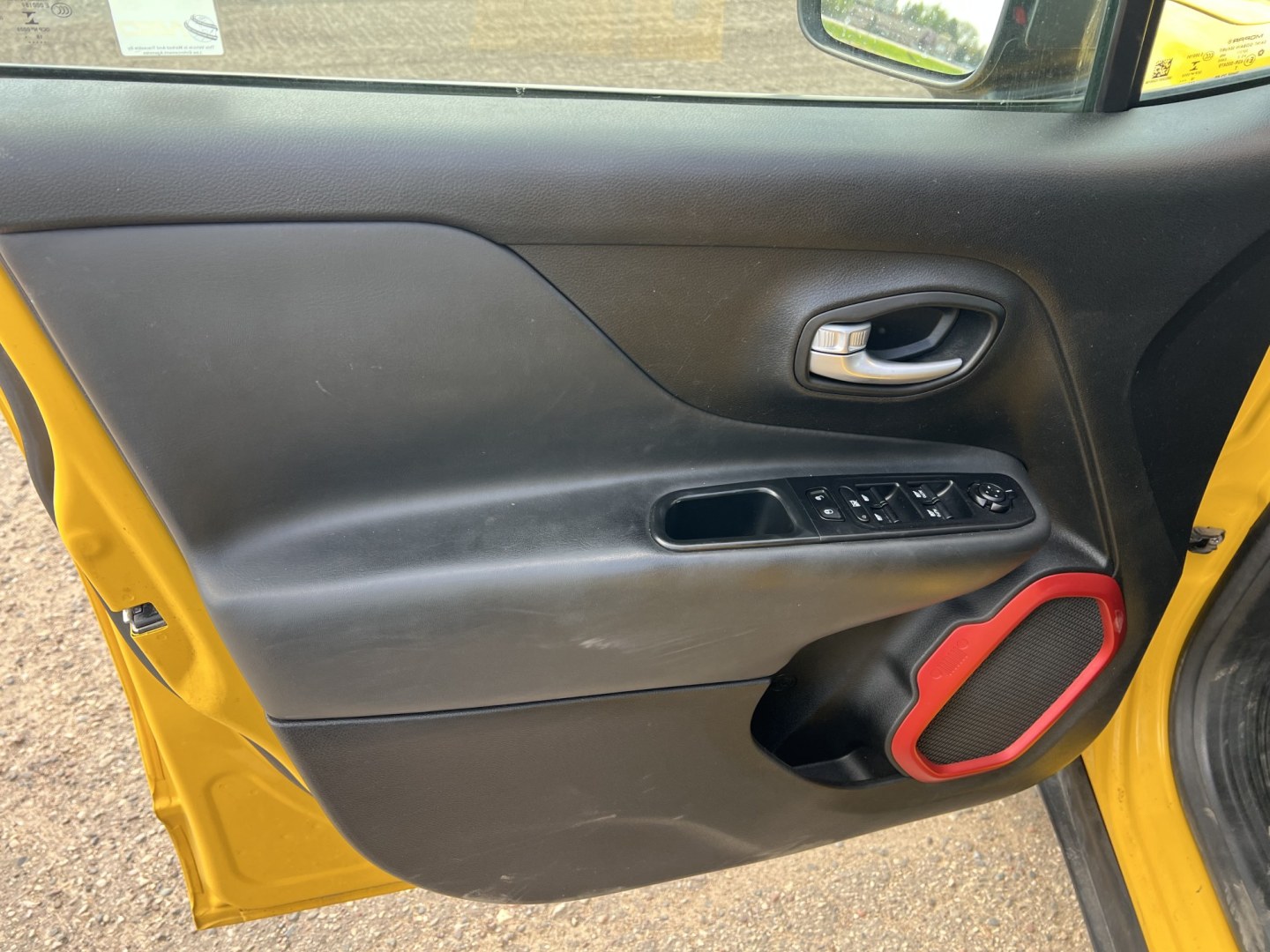 2019 Jeep Renegade Trailhawk 4WD (ZACNJBC14KP) with an 2.4L L4 DOHC 16V TURBO engine, 9A transmission, located at 17255 hwy 65 NE, Ham Lake, MN, 55304, 0.000000, 0.000000 - Photo#8