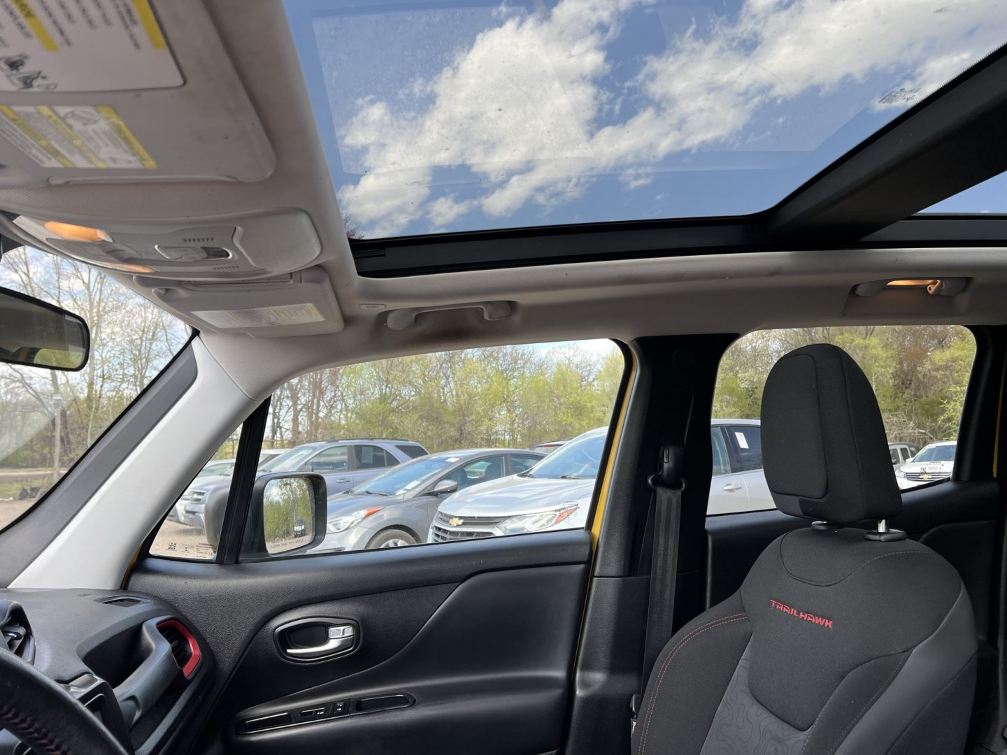 2019 Jeep Renegade Trailhawk 4WD (ZACNJBC14KP) with an 2.4L L4 DOHC 16V TURBO engine, 9A transmission, located at 17255 hwy 65 NE, Ham Lake, MN, 55304, 0.000000, 0.000000 - Photo#10