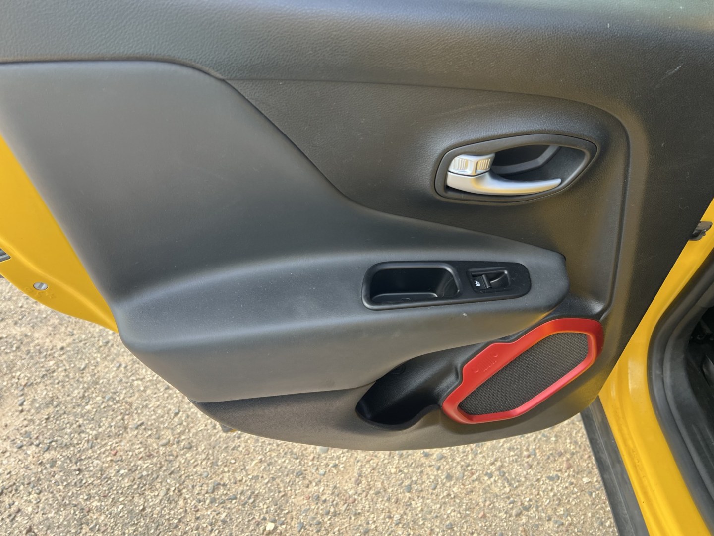 2019 Jeep Renegade Trailhawk 4WD (ZACNJBC14KP) with an 2.4L L4 DOHC 16V TURBO engine, 9A transmission, located at 17255 hwy 65 NE, Ham Lake, MN, 55304, 0.000000, 0.000000 - Photo#11