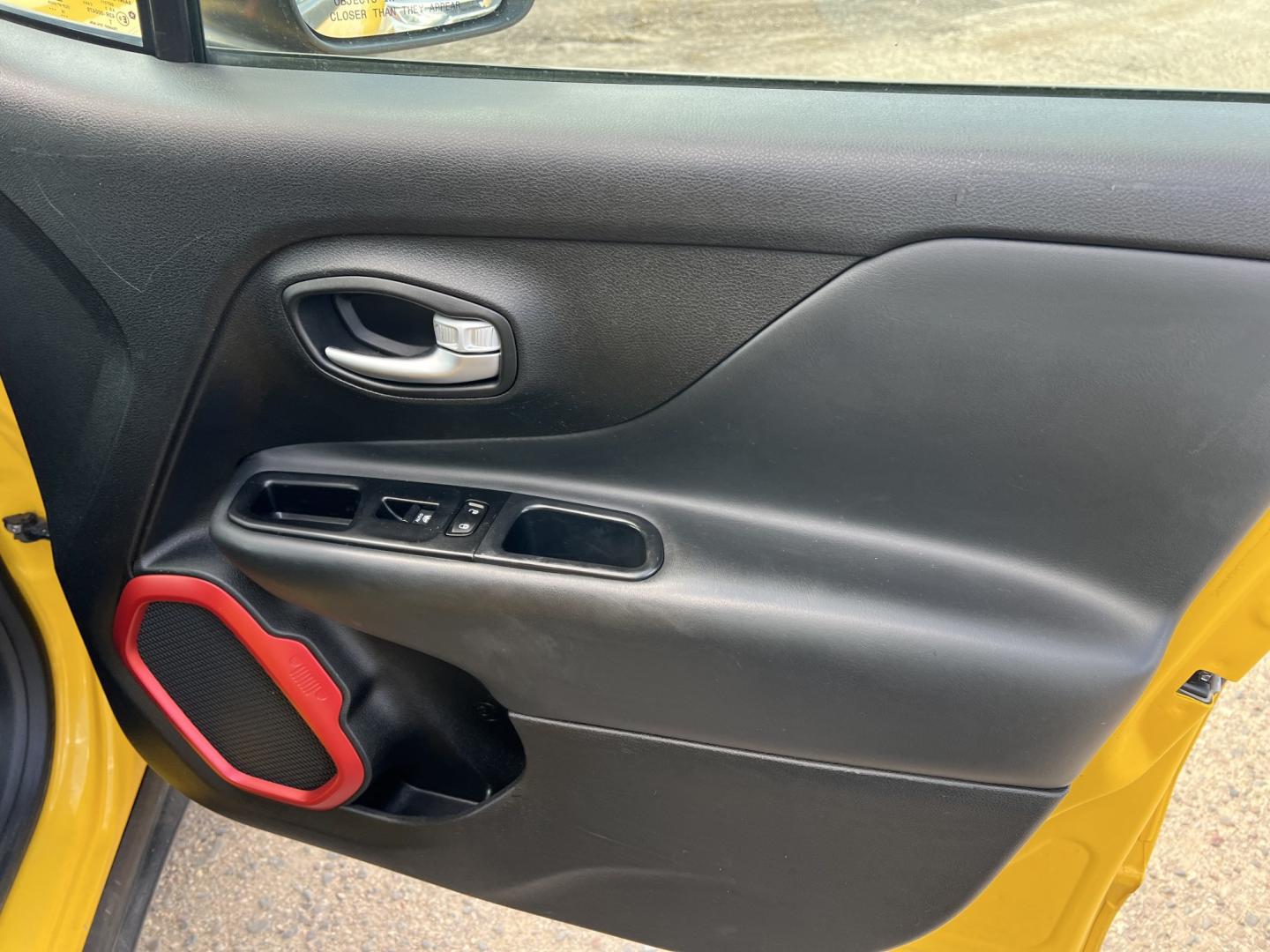 2019 Jeep Renegade Trailhawk 4WD (ZACNJBC14KP) with an 2.4L L4 DOHC 16V TURBO engine, 9A transmission, located at 17255 hwy 65 NE, Ham Lake, MN, 55304, 0.000000, 0.000000 - Photo#13
