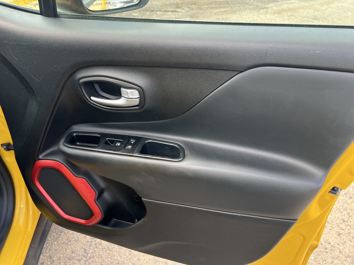 2019 Jeep Renegade Trailhawk 4WD (ZACNJBC14KP) with an 2.4L L4 DOHC 16V TURBO engine, 9A transmission, located at 17255 hwy 65 NE, Ham Lake, MN, 55304, 0.000000, 0.000000 - Photo#13