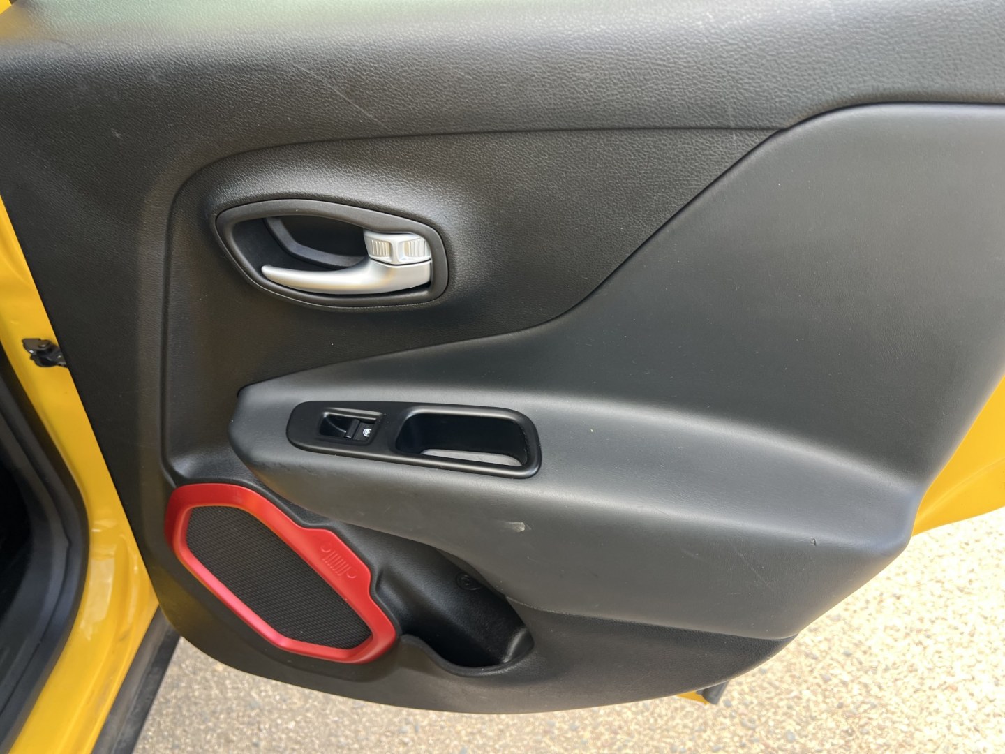 2019 Jeep Renegade Trailhawk 4WD (ZACNJBC14KP) with an 2.4L L4 DOHC 16V TURBO engine, 9A transmission, located at 17255 hwy 65 NE, Ham Lake, MN, 55304, 0.000000, 0.000000 - Photo#16