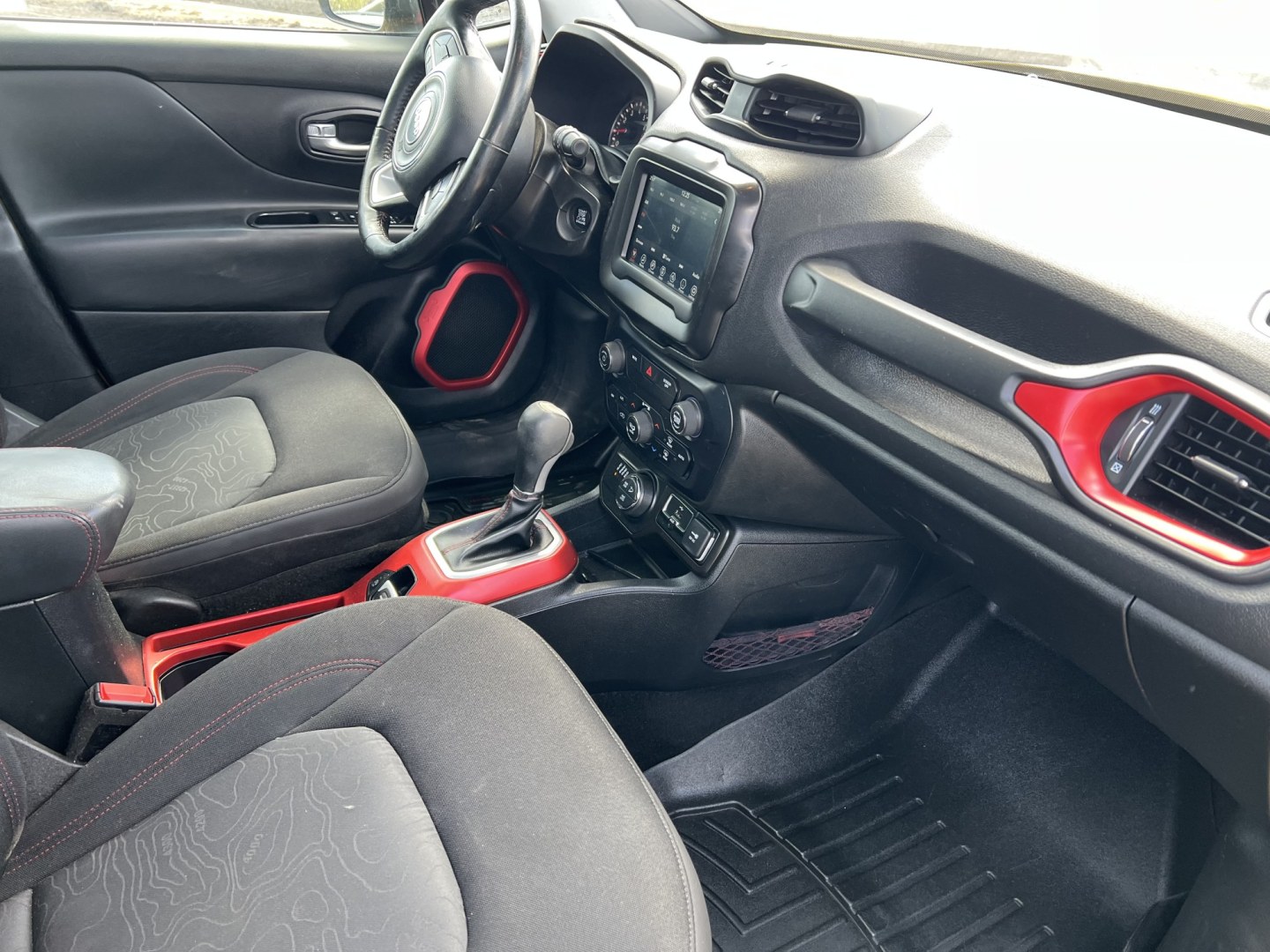 2019 Jeep Renegade Trailhawk 4WD (ZACNJBC14KP) with an 2.4L L4 DOHC 16V TURBO engine, 9A transmission, located at 17255 hwy 65 NE, Ham Lake, MN, 55304, 0.000000, 0.000000 - Photo#14
