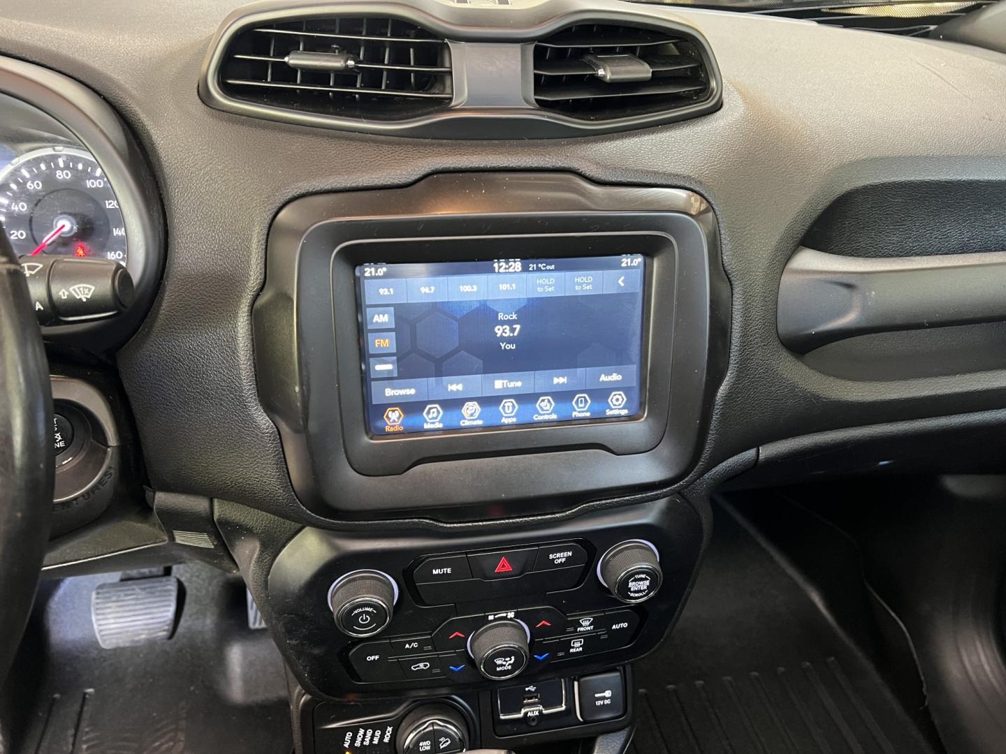 2019 Jeep Renegade Trailhawk 4WD (ZACNJBC14KP) with an 2.4L L4 DOHC 16V TURBO engine, 9A transmission, located at 17255 hwy 65 NE, Ham Lake, MN, 55304, 0.000000, 0.000000 - Photo#19