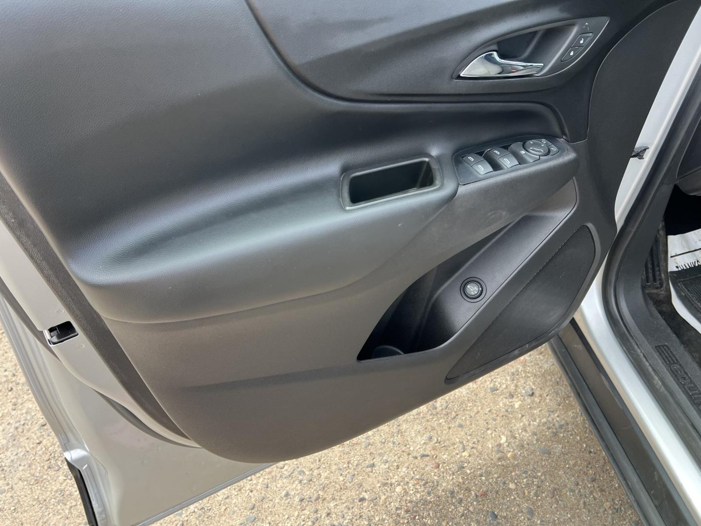 2020 Chevrolet Equinox LT AWD (3GNAXUEV6LS) with an 1.5L L4 DOHC 16V TURBO engine, 6A transmission, located at 17255 hwy 65 NE, Ham Lake, MN, 55304, 0.000000, 0.000000 - Photo#8