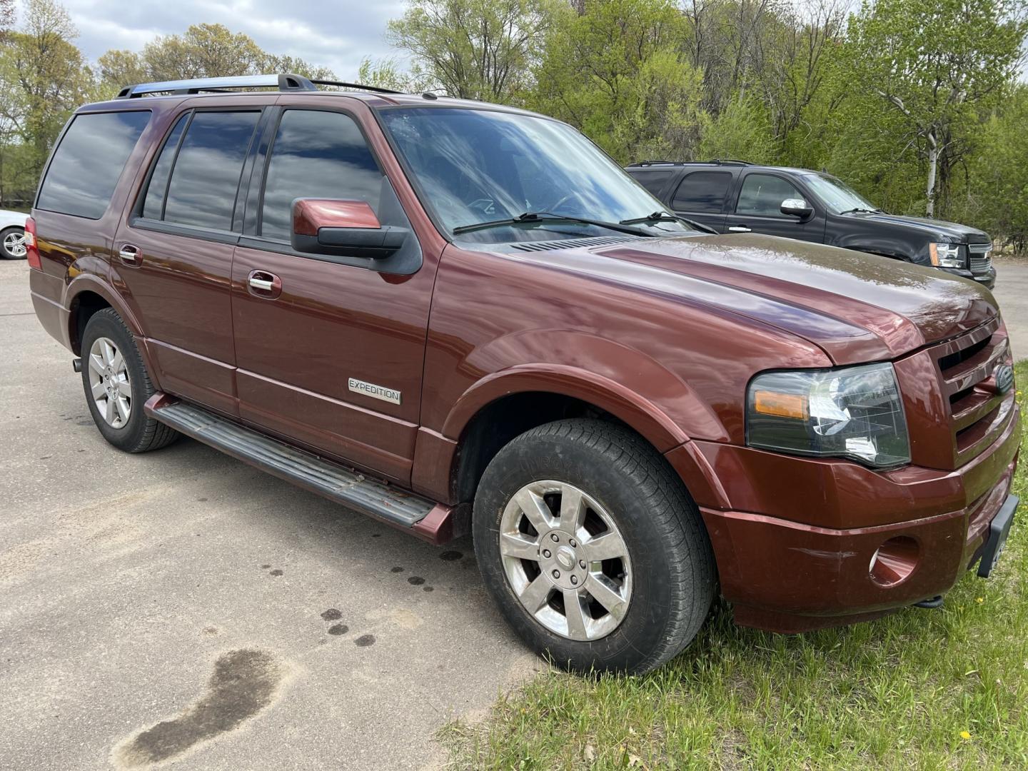 2008 Ford Expedition Limited 4WD (1FMFU20548L) with an 5.4L V8 SOHC 16V engine, 6-Speed Automatic Overdrive transmission, located at 17255 hwy 65 NE, Ham Lake, MN, 55304, 0.000000, 0.000000 - Photo#2
