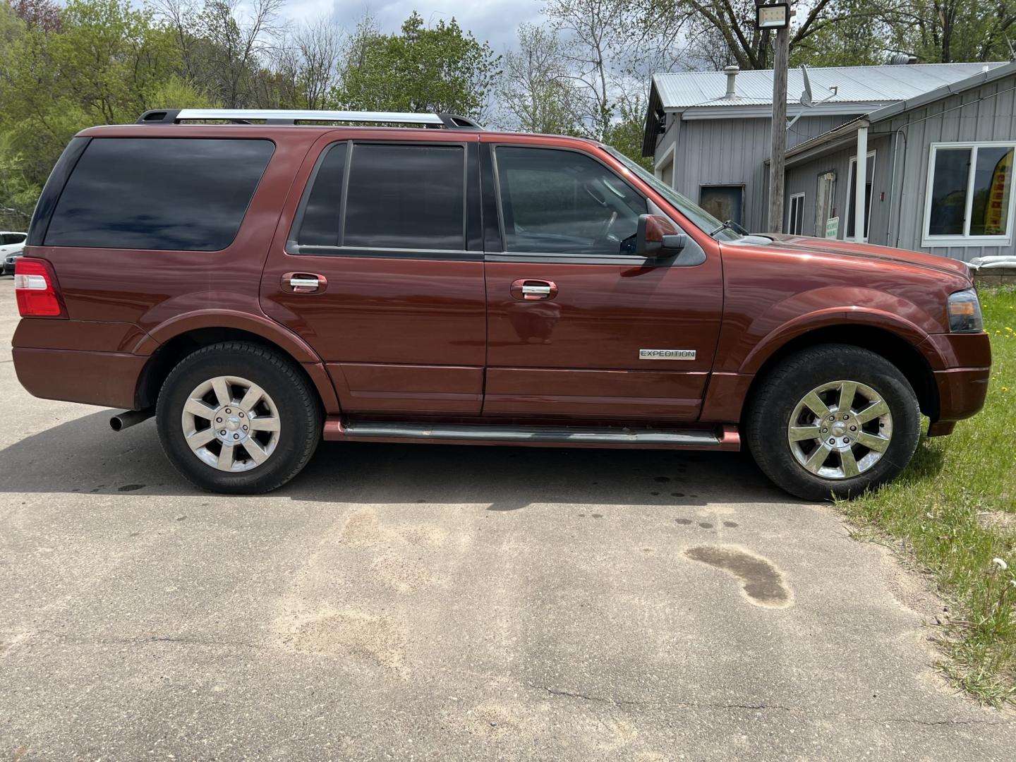 2008 Ford Expedition Limited 4WD (1FMFU20548L) with an 5.4L V8 SOHC 16V engine, 6-Speed Automatic Overdrive transmission, located at 17255 hwy 65 NE, Ham Lake, MN, 55304, 0.000000, 0.000000 - Photo#3