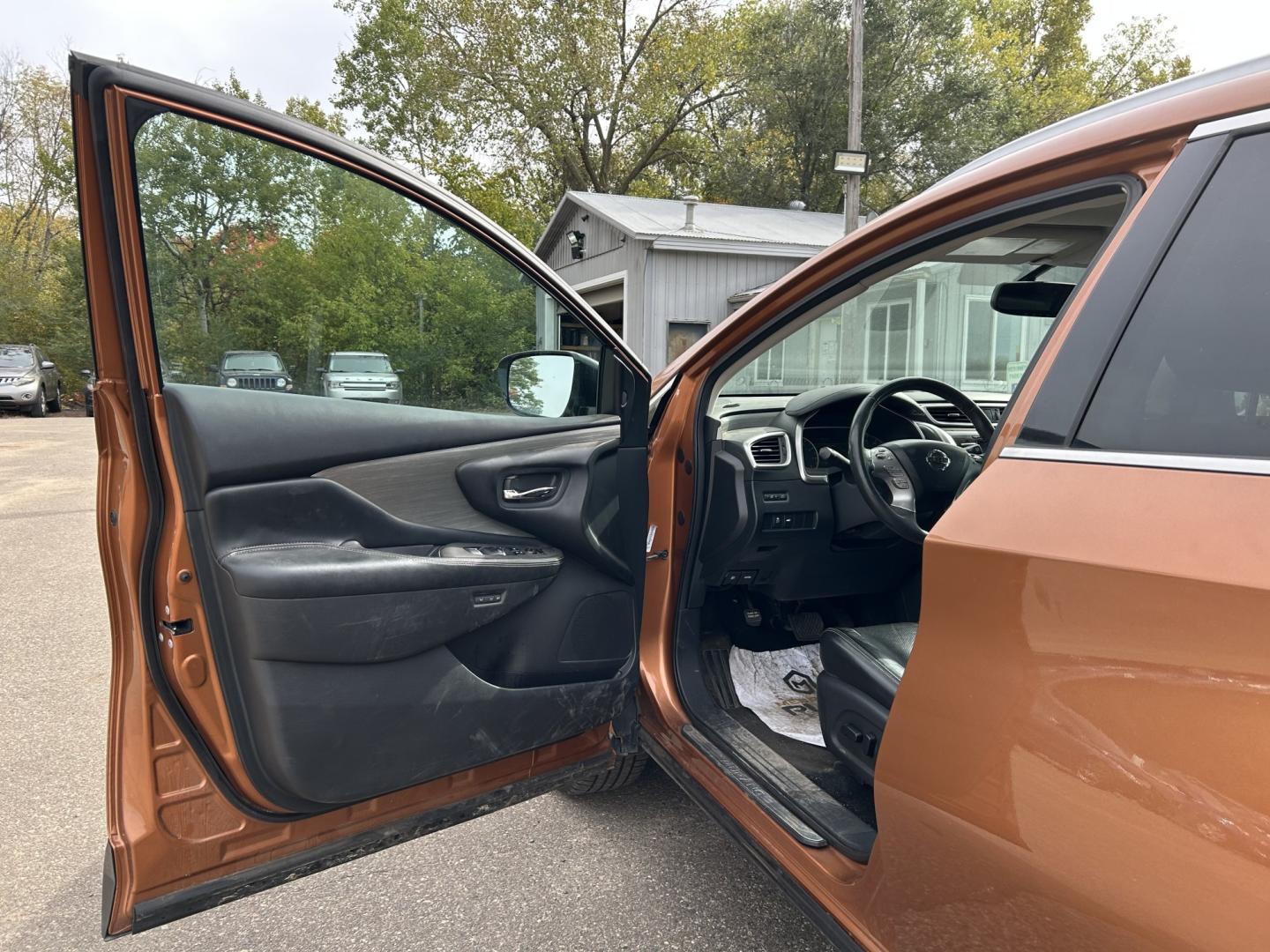 2016 /black Nissan Murano Platinum AWD (5N1AZ2MH6GN) with an 3.5L V6 DOHC 24V engine, CVT transmission, located at 17255 hwy 65 NE, Ham Lake, MN, 55304, 0.000000, 0.000000- Photo#10