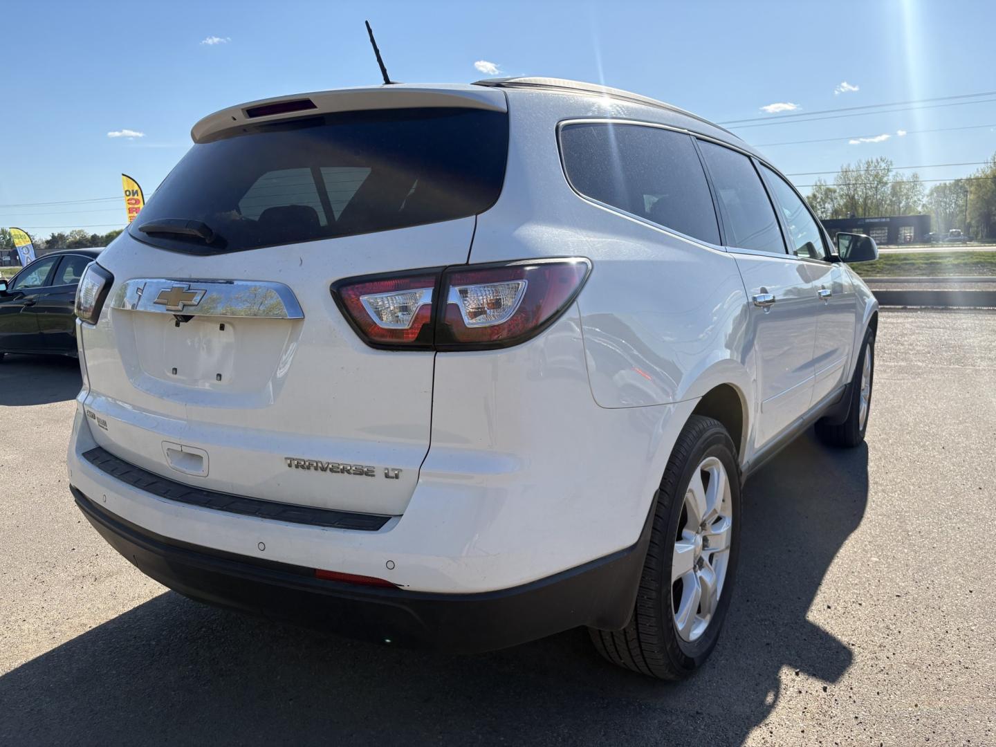2016 Chevrolet Traverse 1LT AWD (1GNKVGKD8GJ) with an 3.6L V6 DOHC 24V engine, 6A transmission, located at 17255 hwy 65 NE, Ham Lake, MN, 55304, 0.000000, 0.000000 - Photo#4