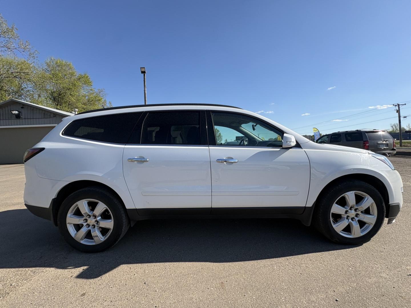 2016 Chevrolet Traverse 1LT AWD (1GNKVGKD8GJ) with an 3.6L V6 DOHC 24V engine, 6A transmission, located at 17255 hwy 65 NE, Ham Lake, MN, 55304, 0.000000, 0.000000 - Photo#5